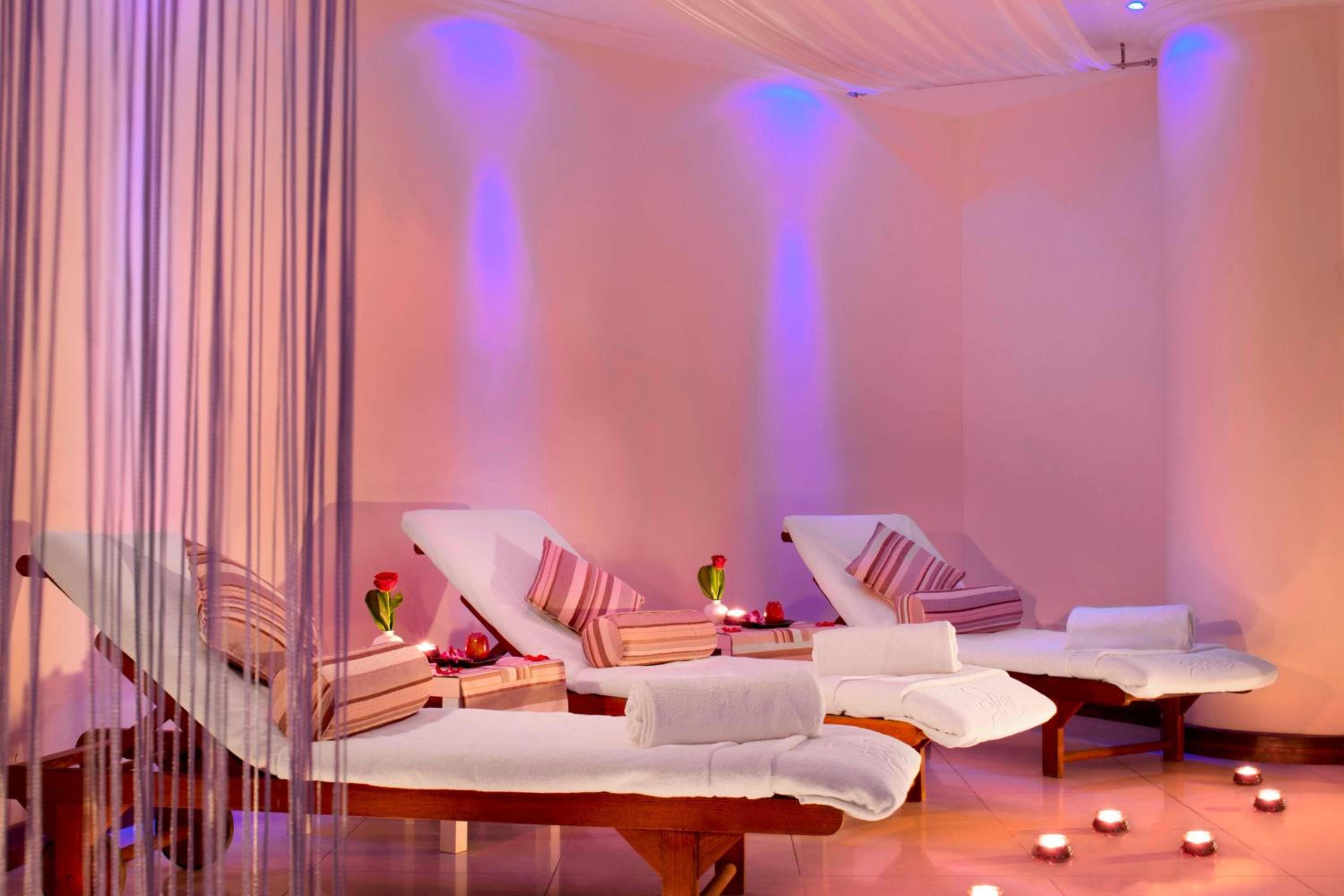 Le Meridien Al Aqah Beach Resort