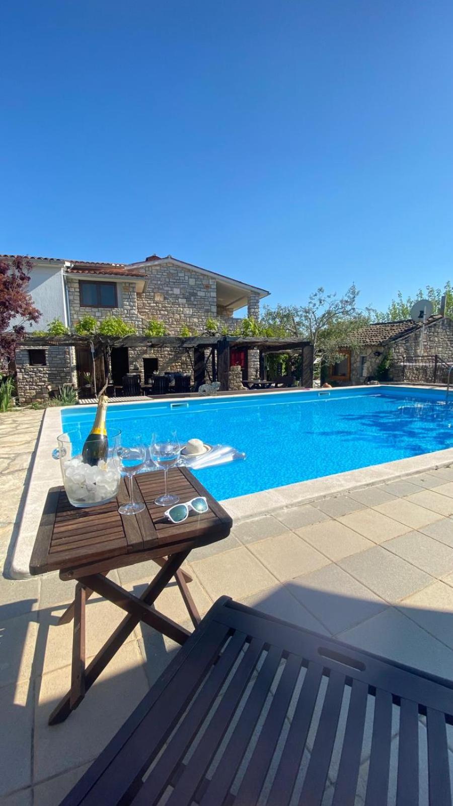 Residence Tomani with XXL pool view 4