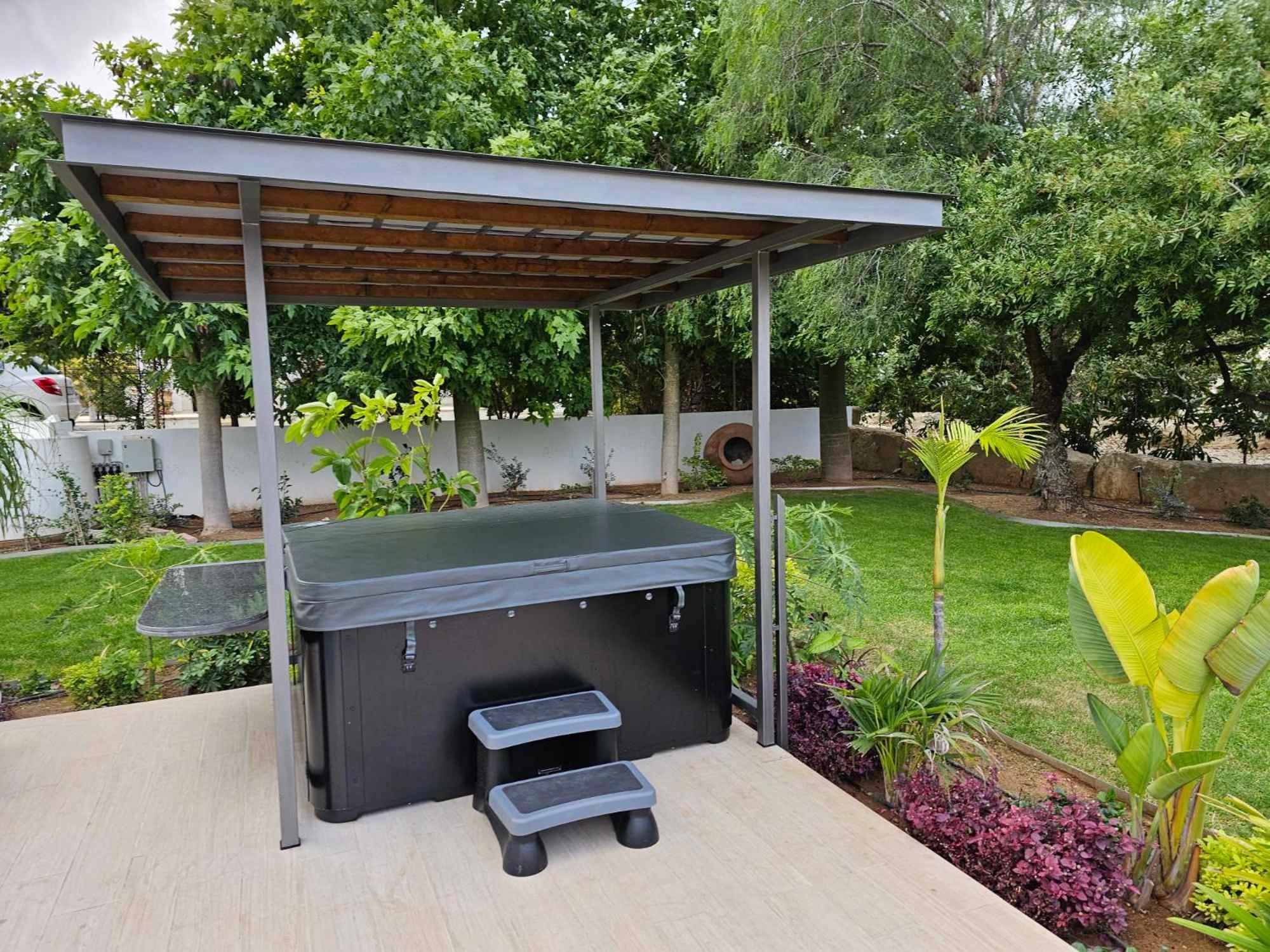 Sunny Paradise Luxury Villa & Hot Tub