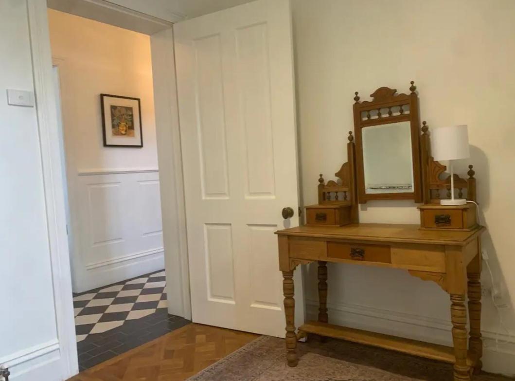 Islay House - Sweet Single