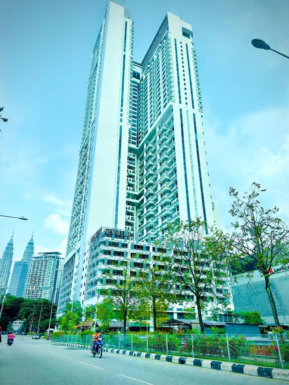 The Colony KLCC view by NZV