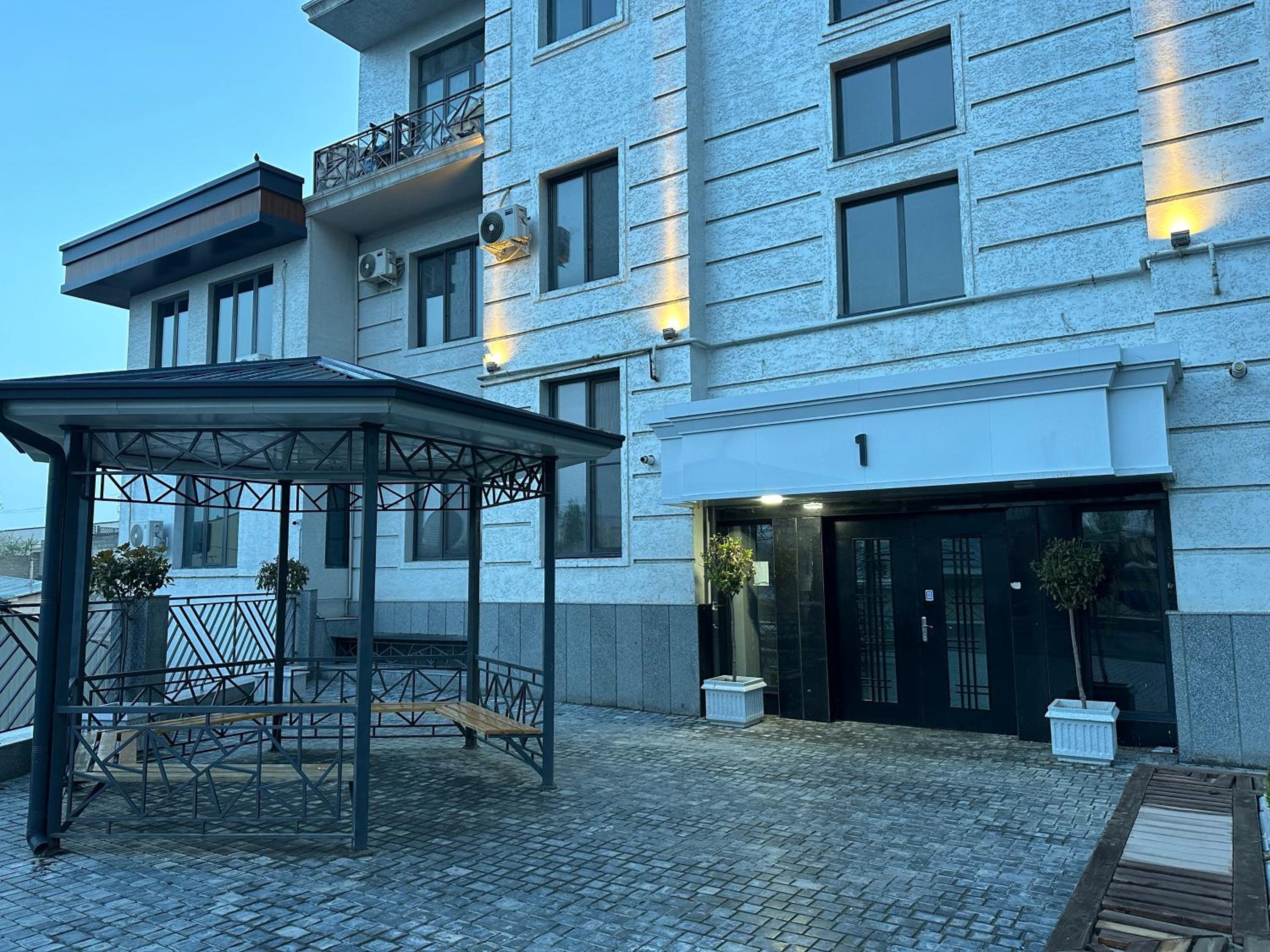 Minor-River apartment
