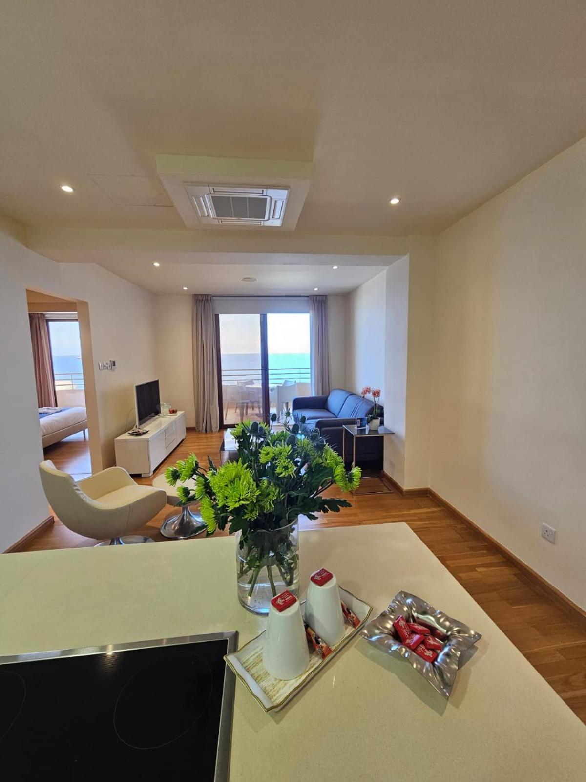 11 Suites - Golden Sunrise Suite