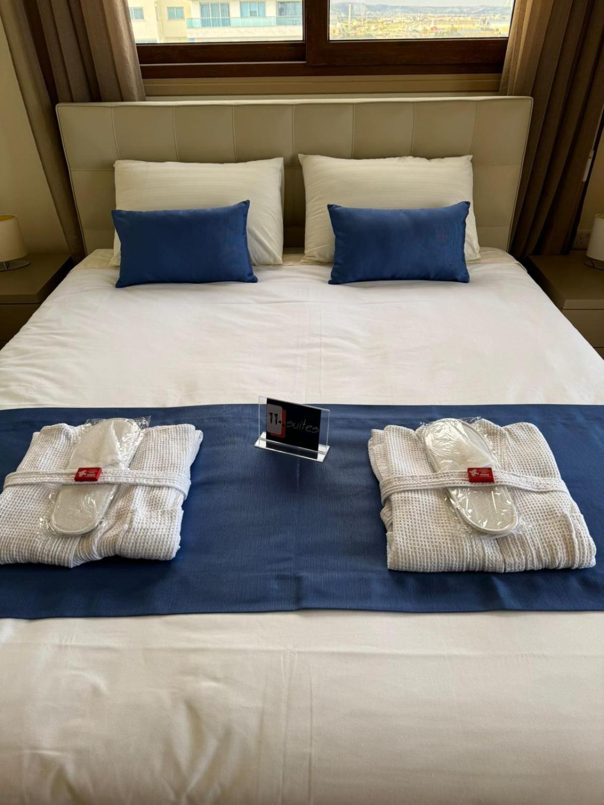 11 Suites - Golden Sunrise Suite
