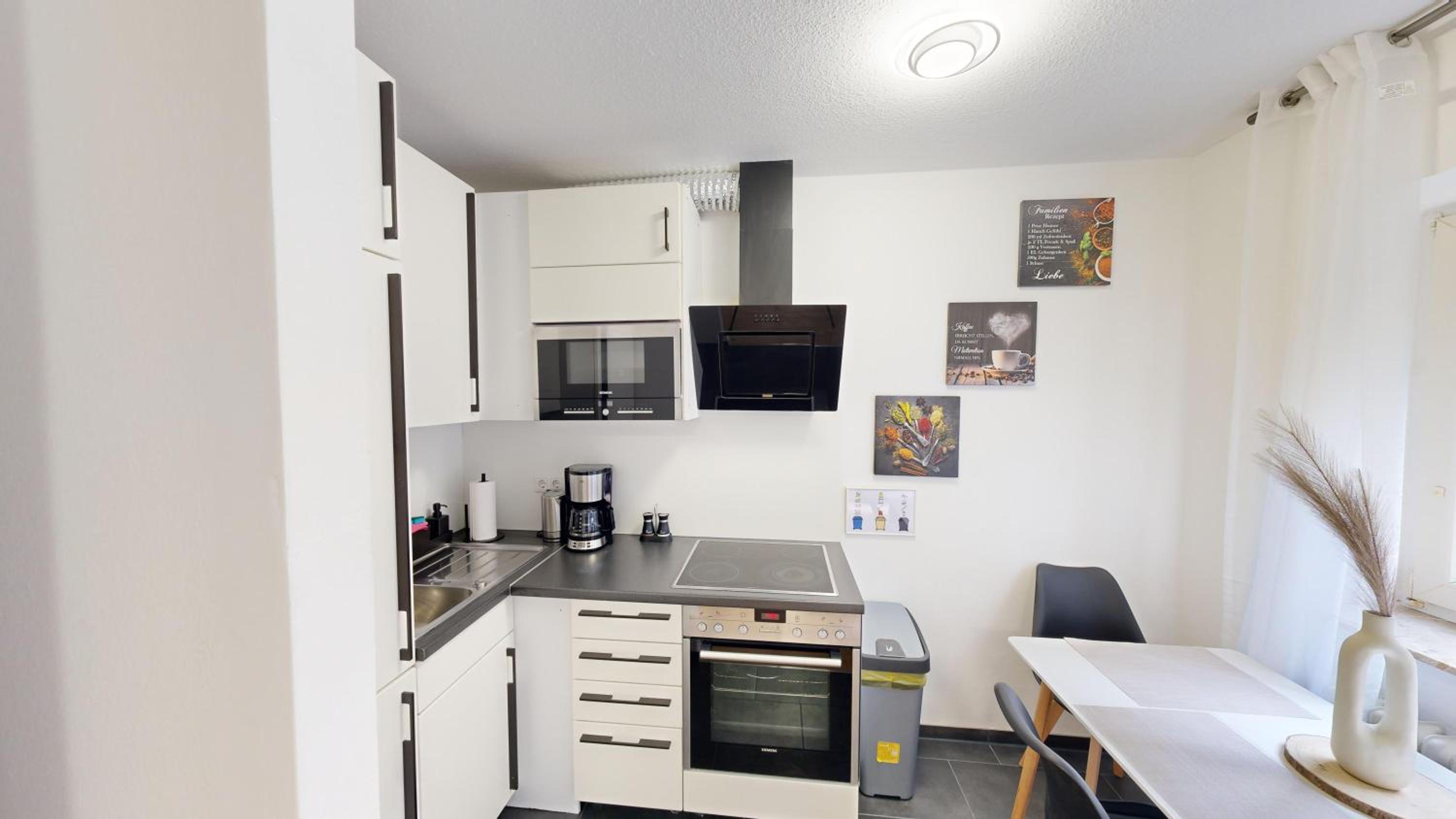ImmoStay S#2 Zimmer - Free Parking & Balkon, WiFi & Nähe Mercedes Benz