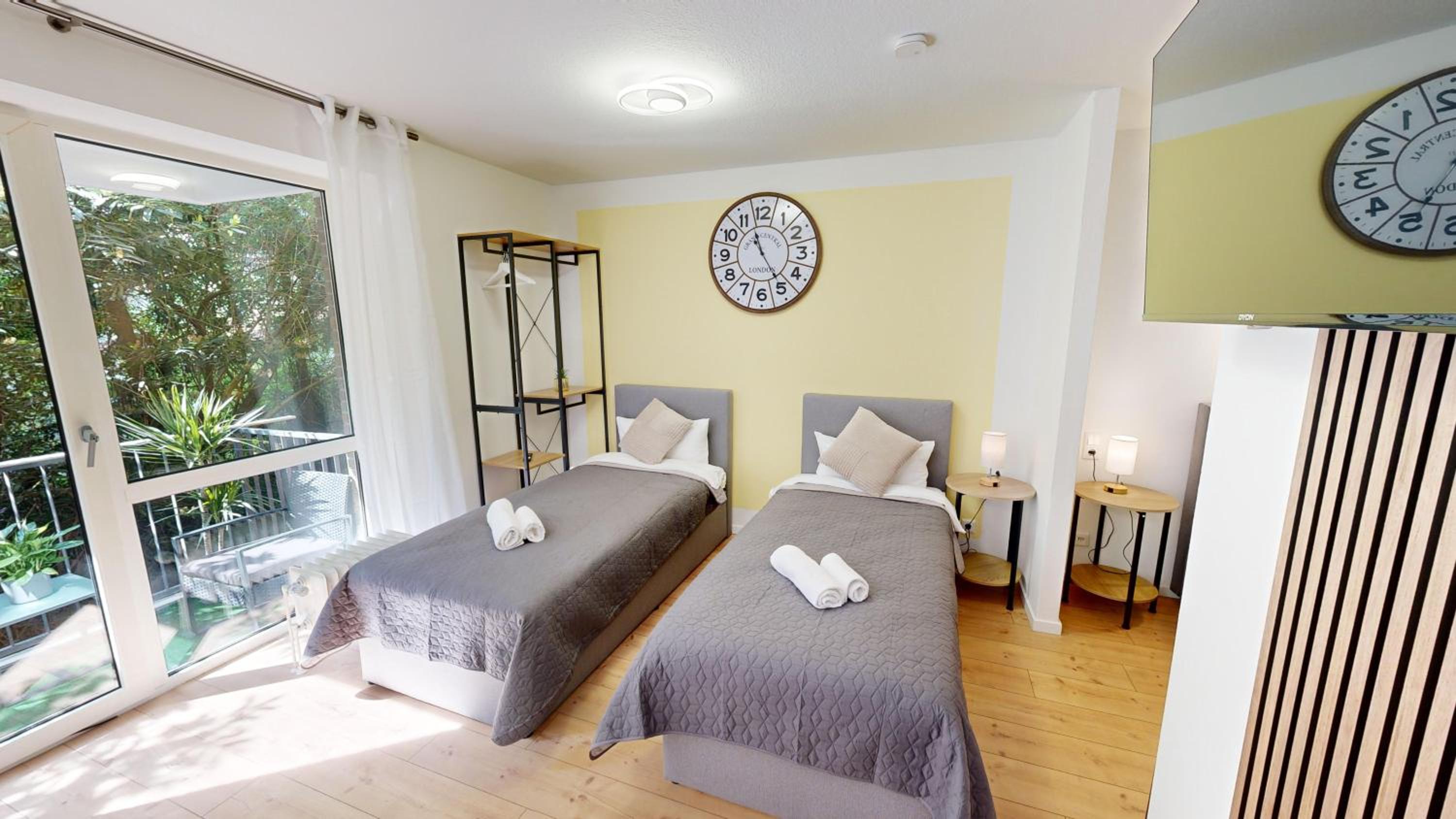 ImmoStay S#2 Zimmer - Free Parking & Balkon, WiFi & Nähe Mercedes Benz