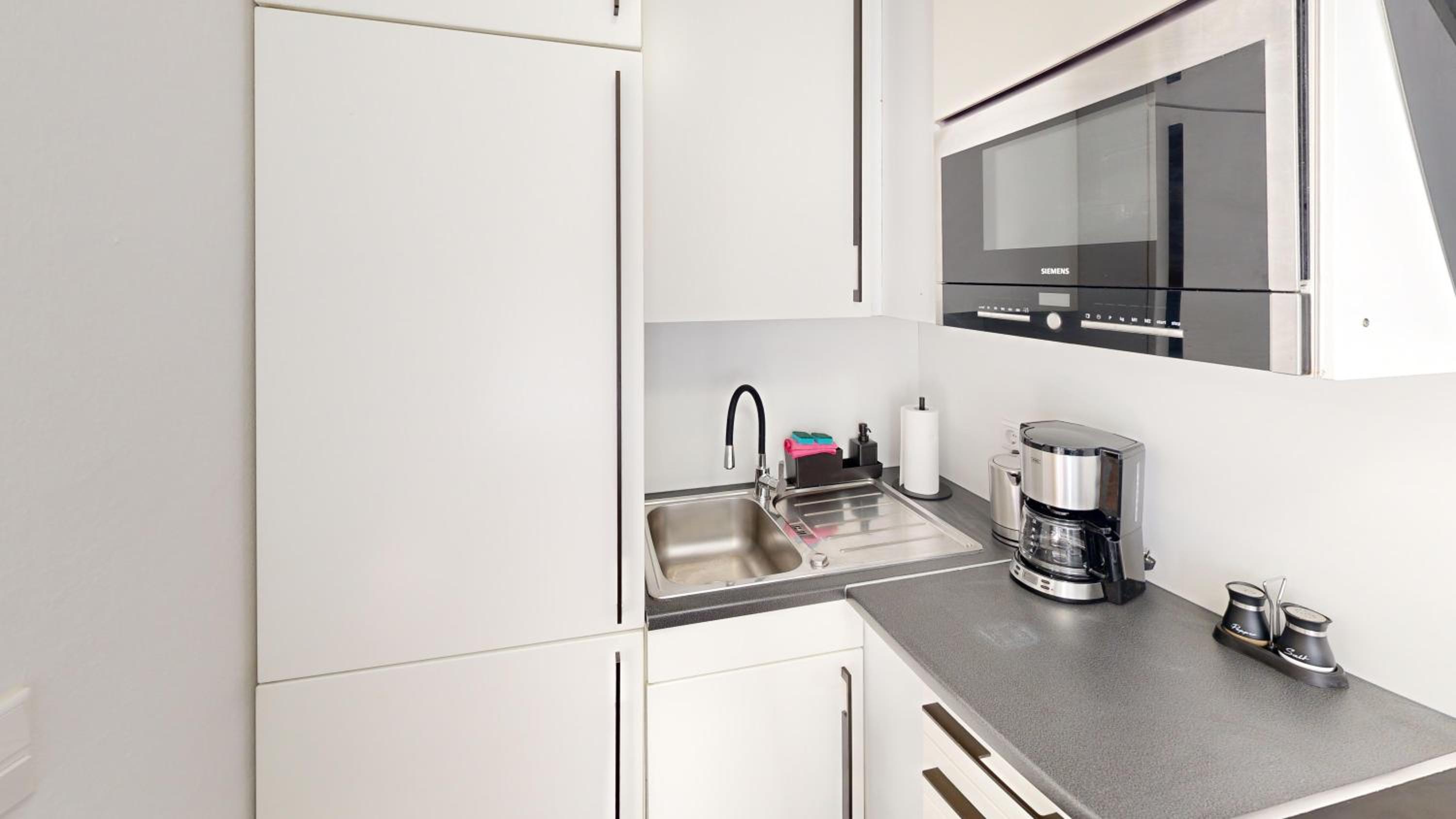 ImmoStay S#2 Zimmer - Free Parking & Balkon, WiFi & Nähe Mercedes Benz