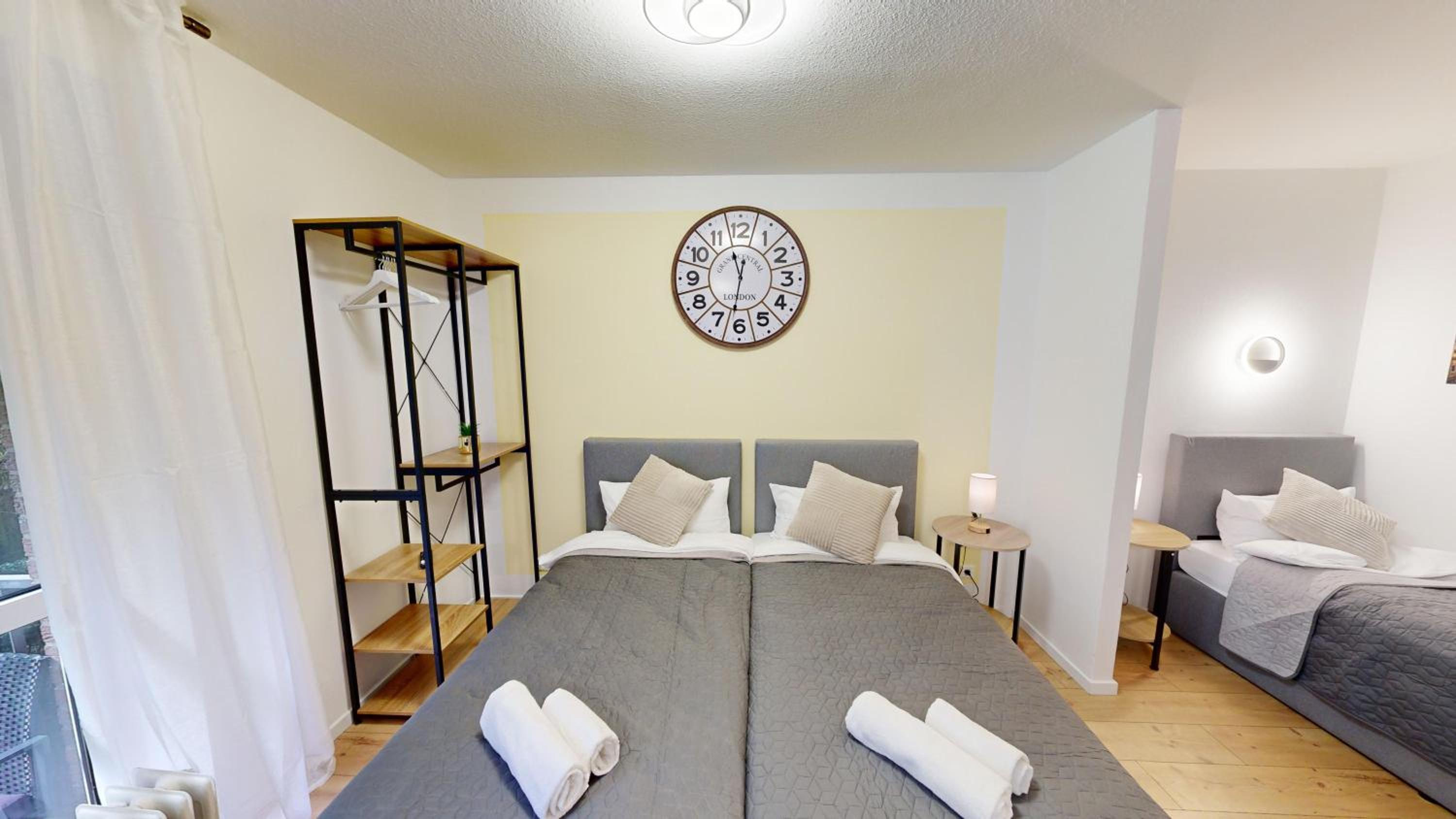 ImmoStay S#2 Zimmer - Free Parking & Balkon, WiFi & Nähe Mercedes Benz