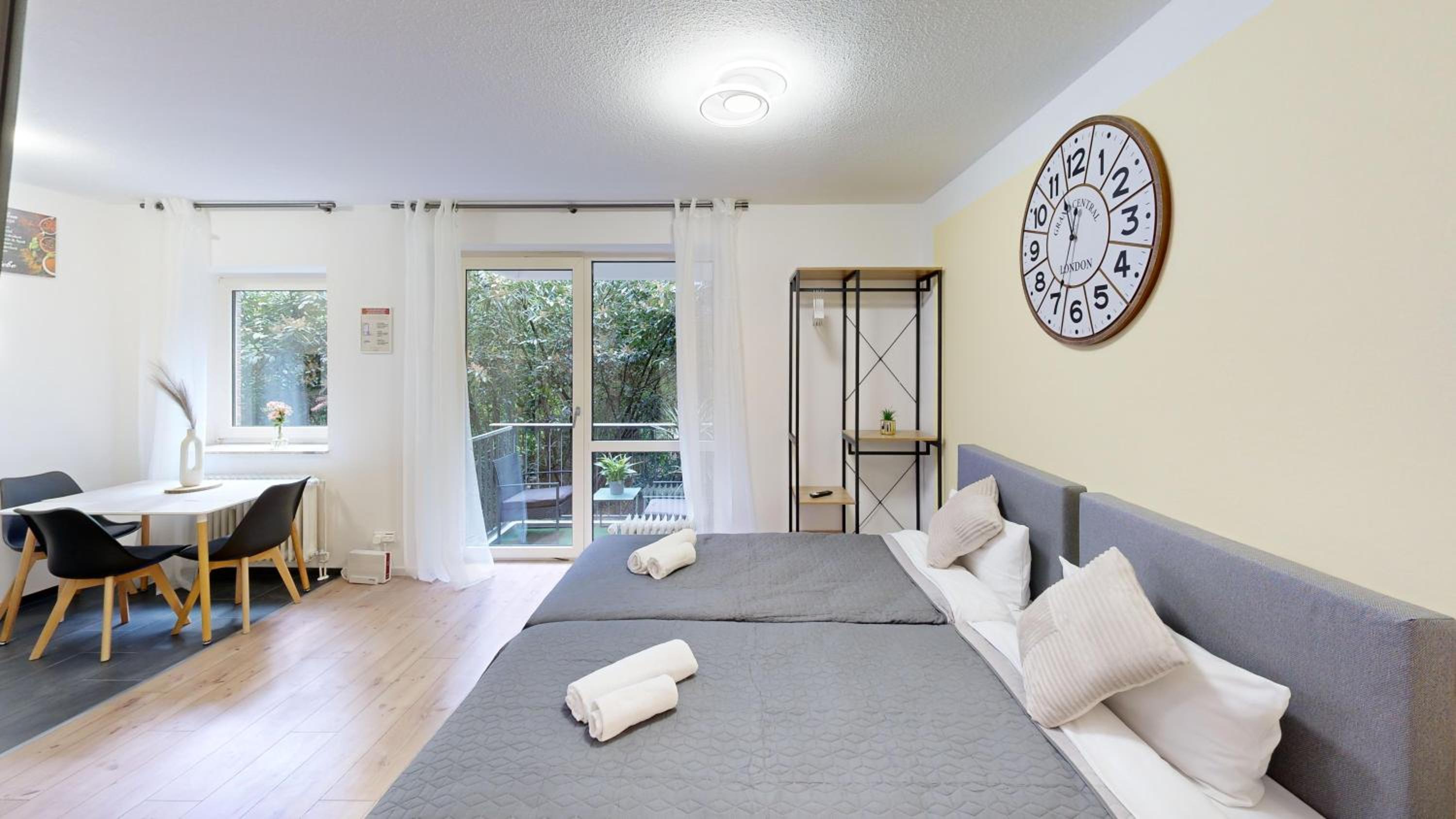 ImmoStay S#2 Zimmer - Free Parking & Balkon, WiFi & Nähe Mercedes Benz