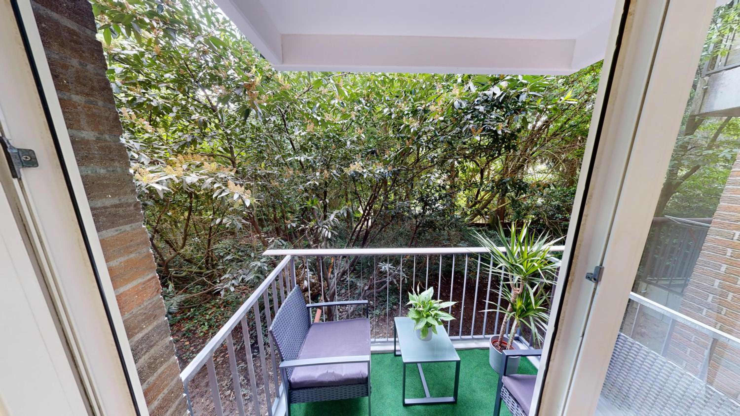 ImmoStay S#2 Zimmer - Free Parking & Balkon, WiFi & Nähe Mercedes Benz
