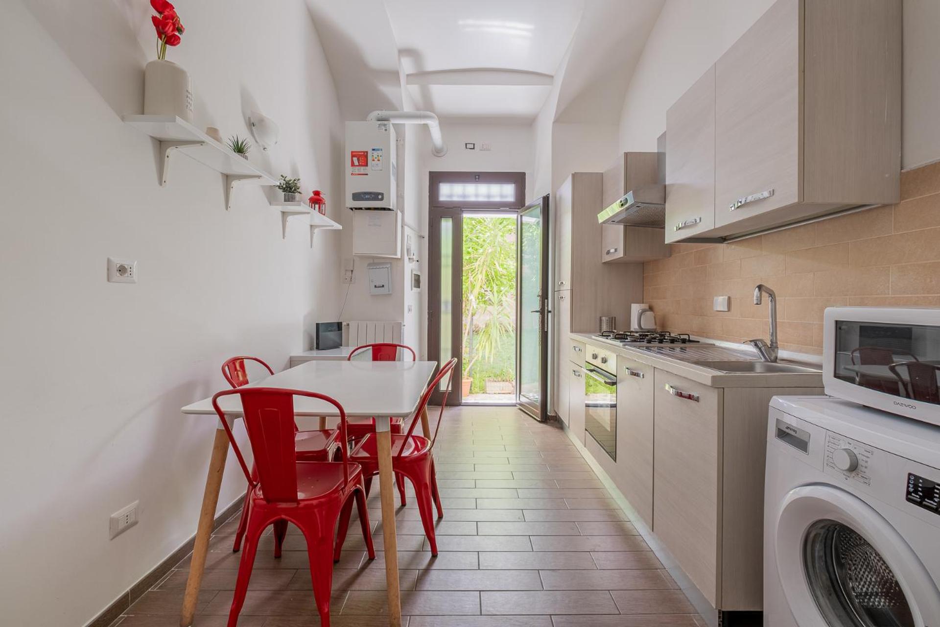 Castel Sant Angelo's Harmonious Apartment