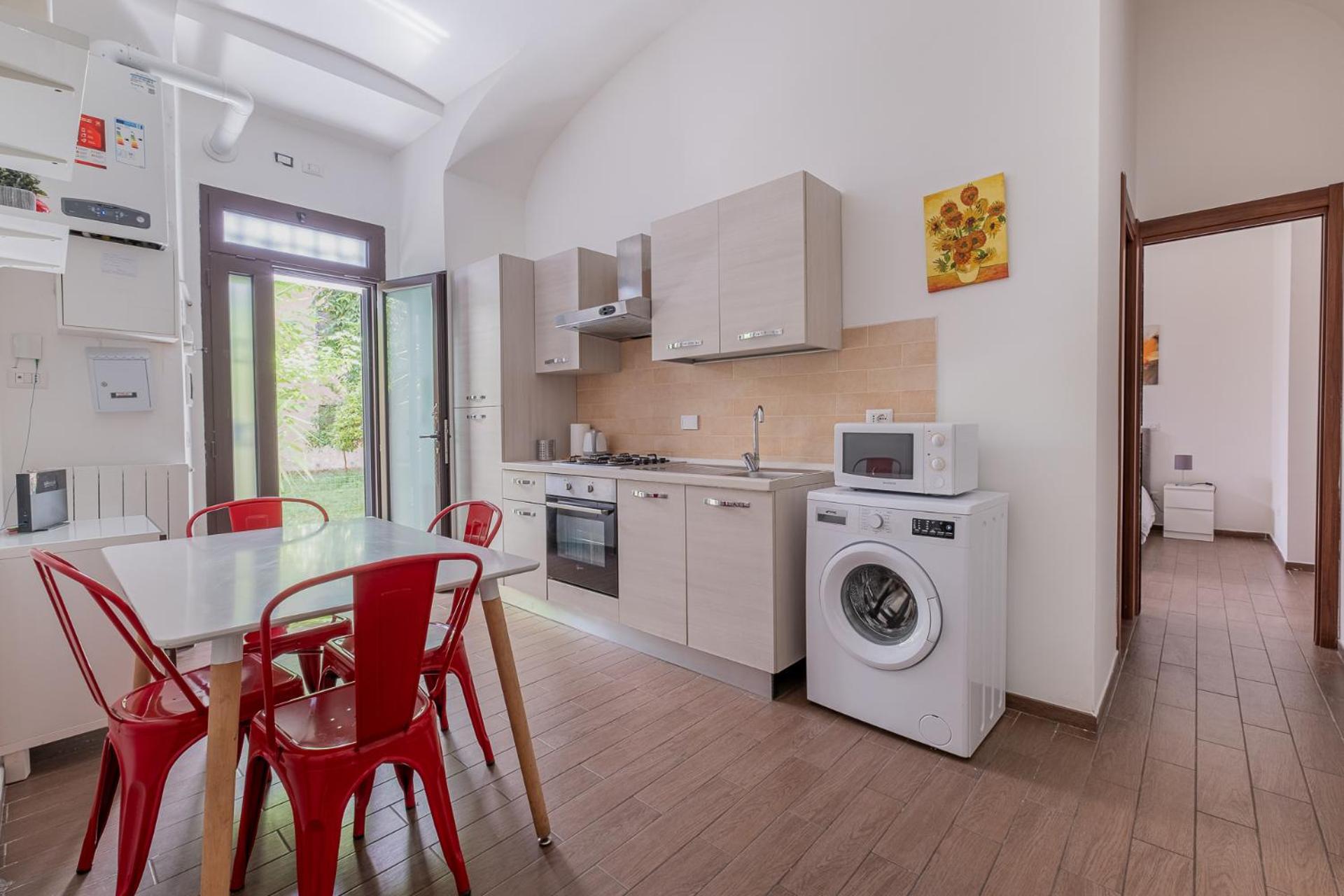 Castel Sant Angelo's Harmonious Apartment