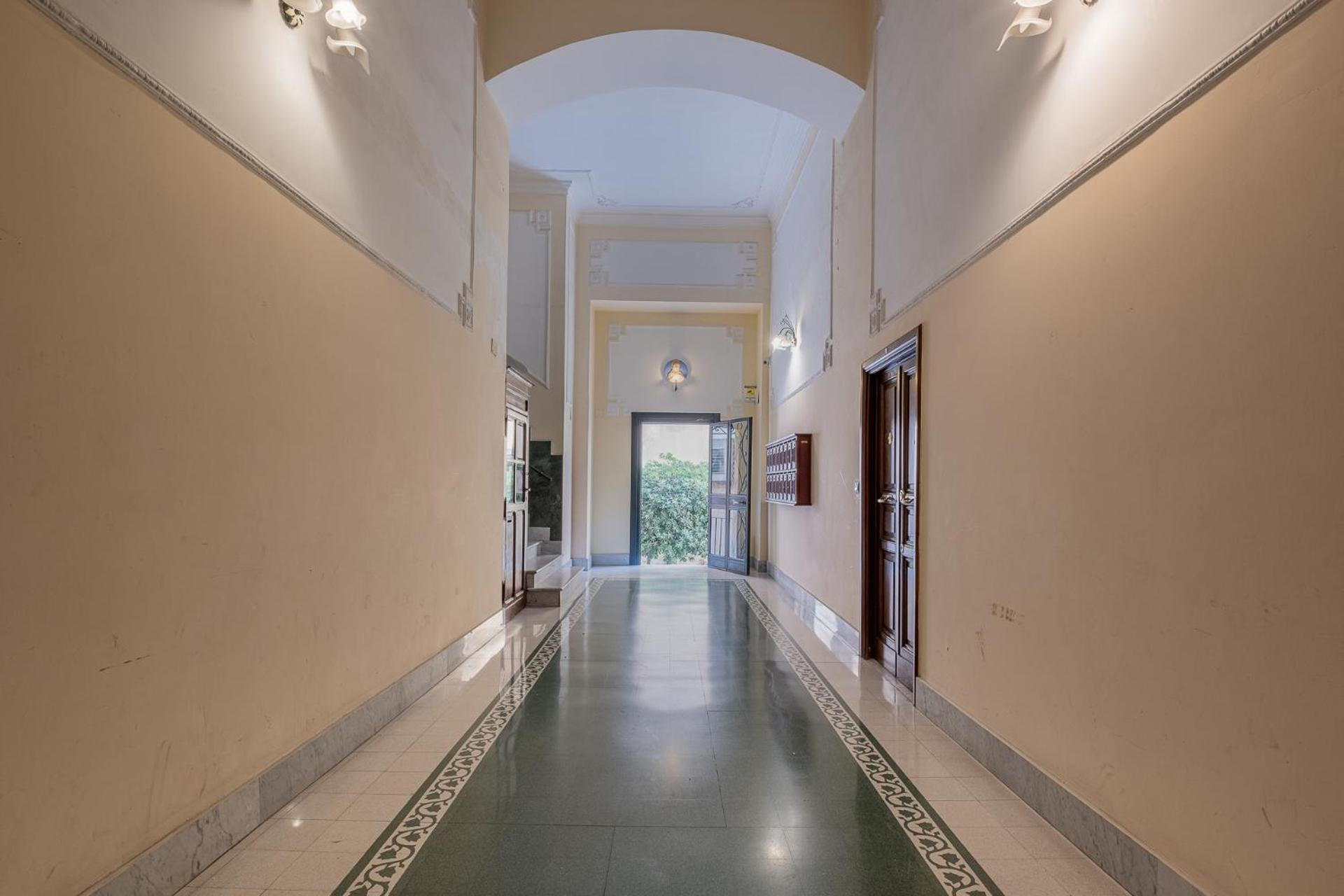 Castel Sant Angelo's Harmonious Apartment