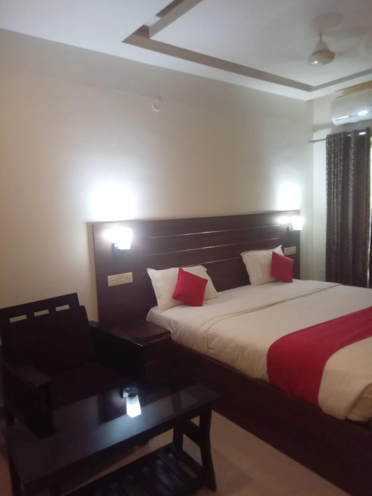 Hotel Padippurayil
