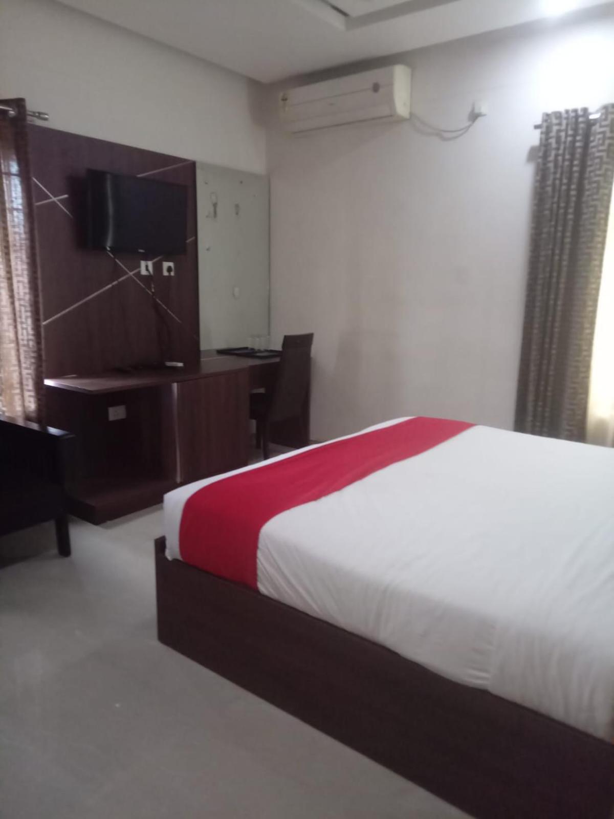 Hotel Padippurayil