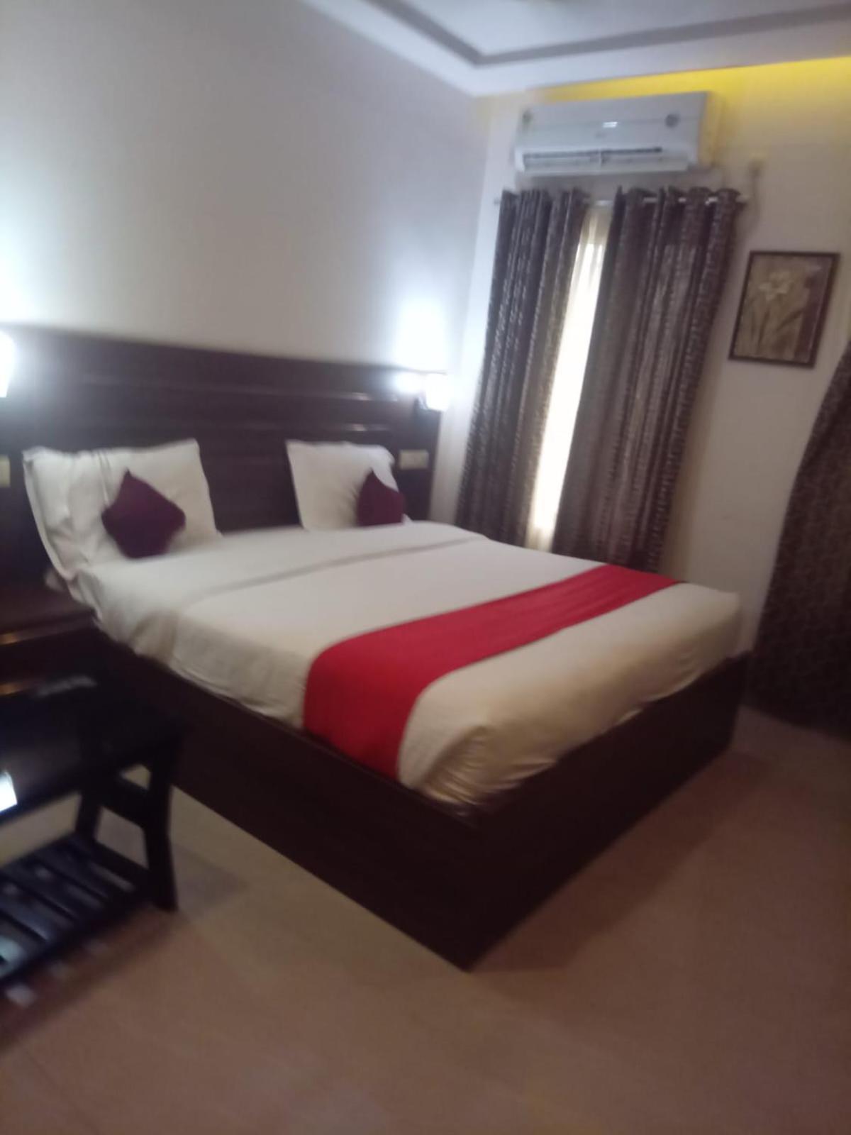 Hotel Padippurayil