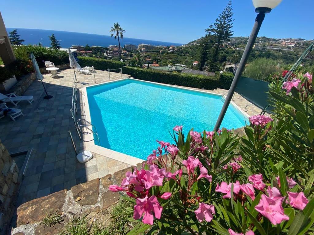 Apartment amazing sea overview with swimmingpool