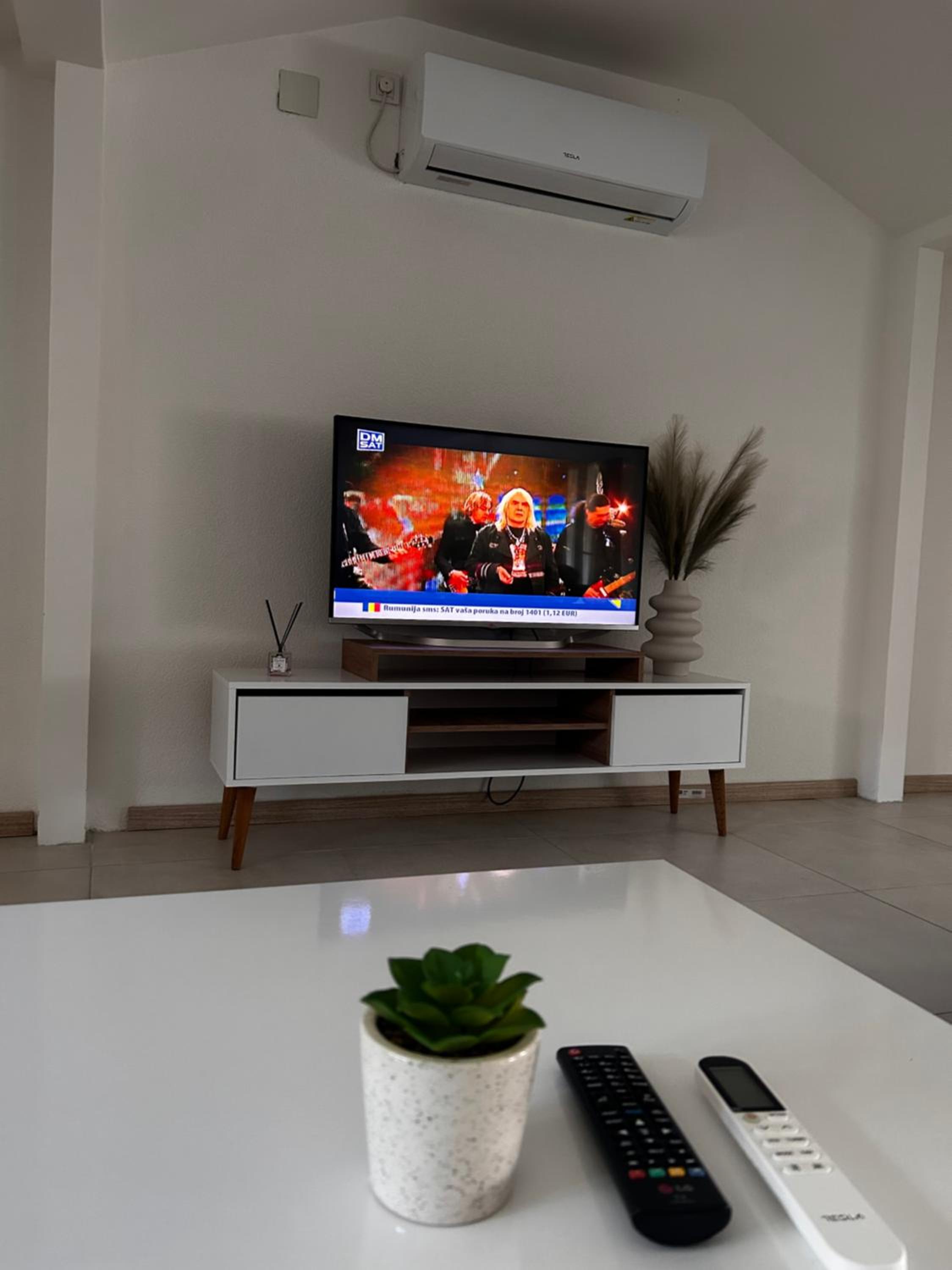 Anton Lux Apartment view 4