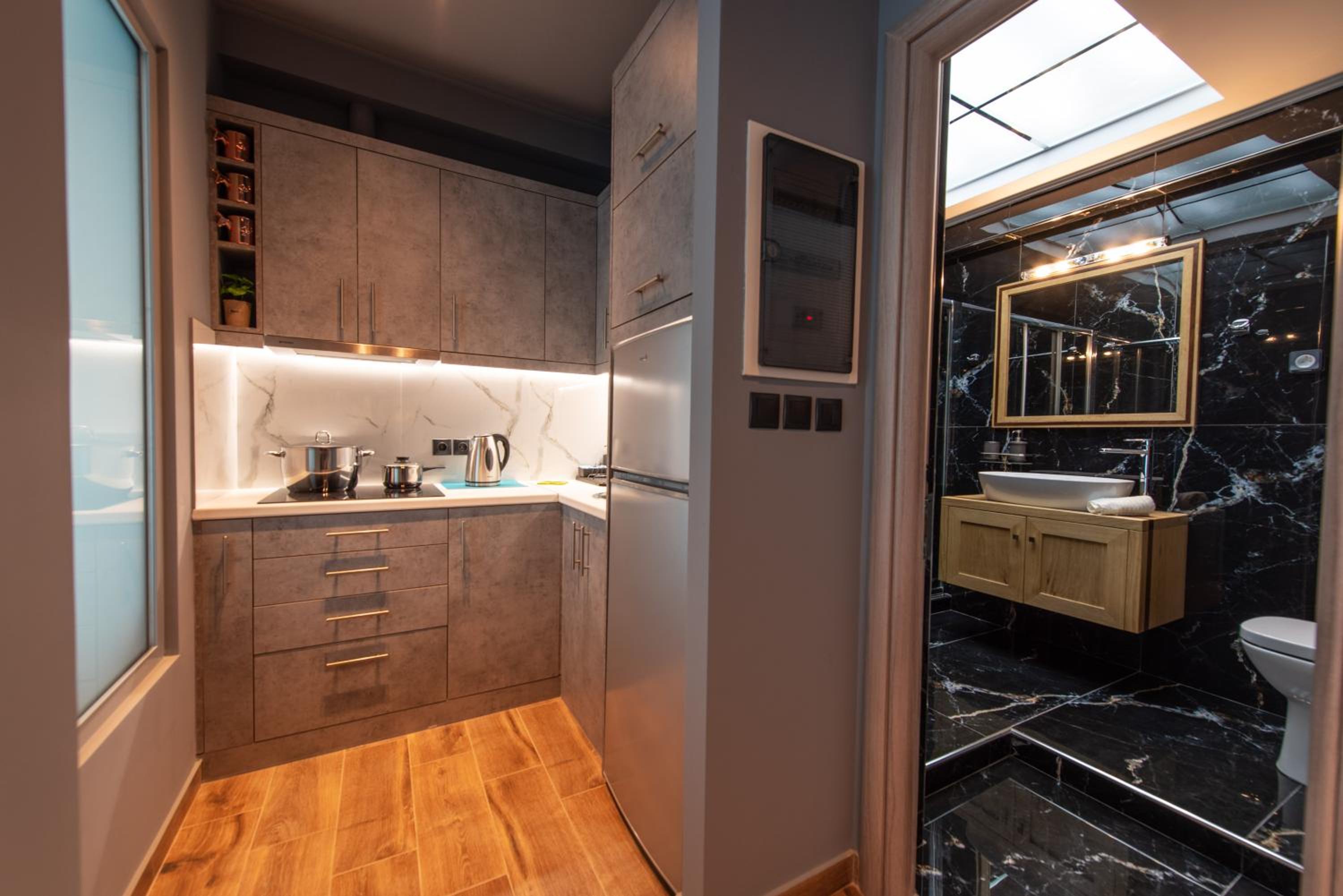 Majestic Acropolis View Elegant 2-Bedroom Penthouse in the Heart of Athens