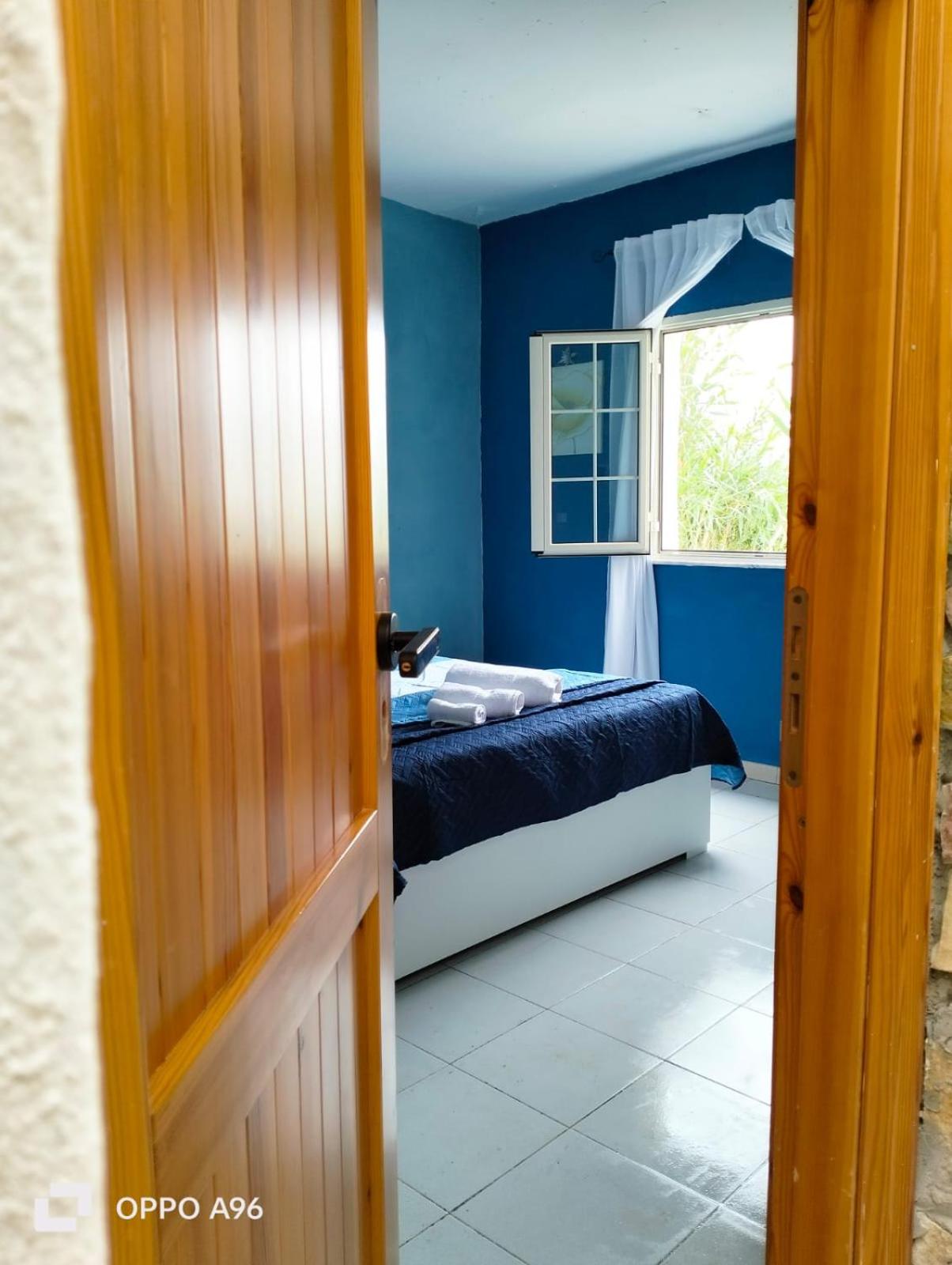 LA TERRAZZA SUL MARE camera fronte mare&vicino aereoporto SICILIAN VINTAGE STYLE SEASIDE ROOM photo 3