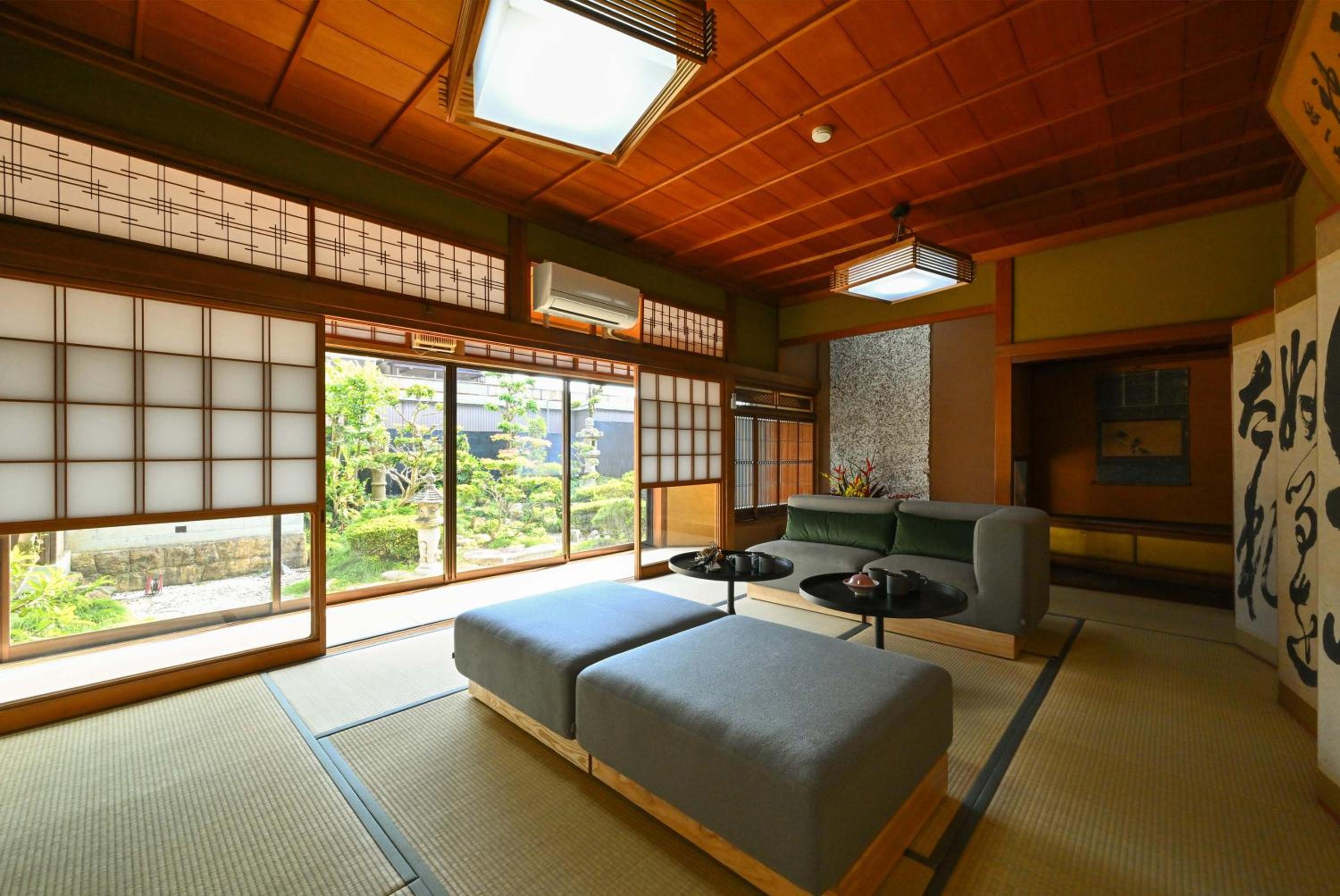 Hideaway Tabaki