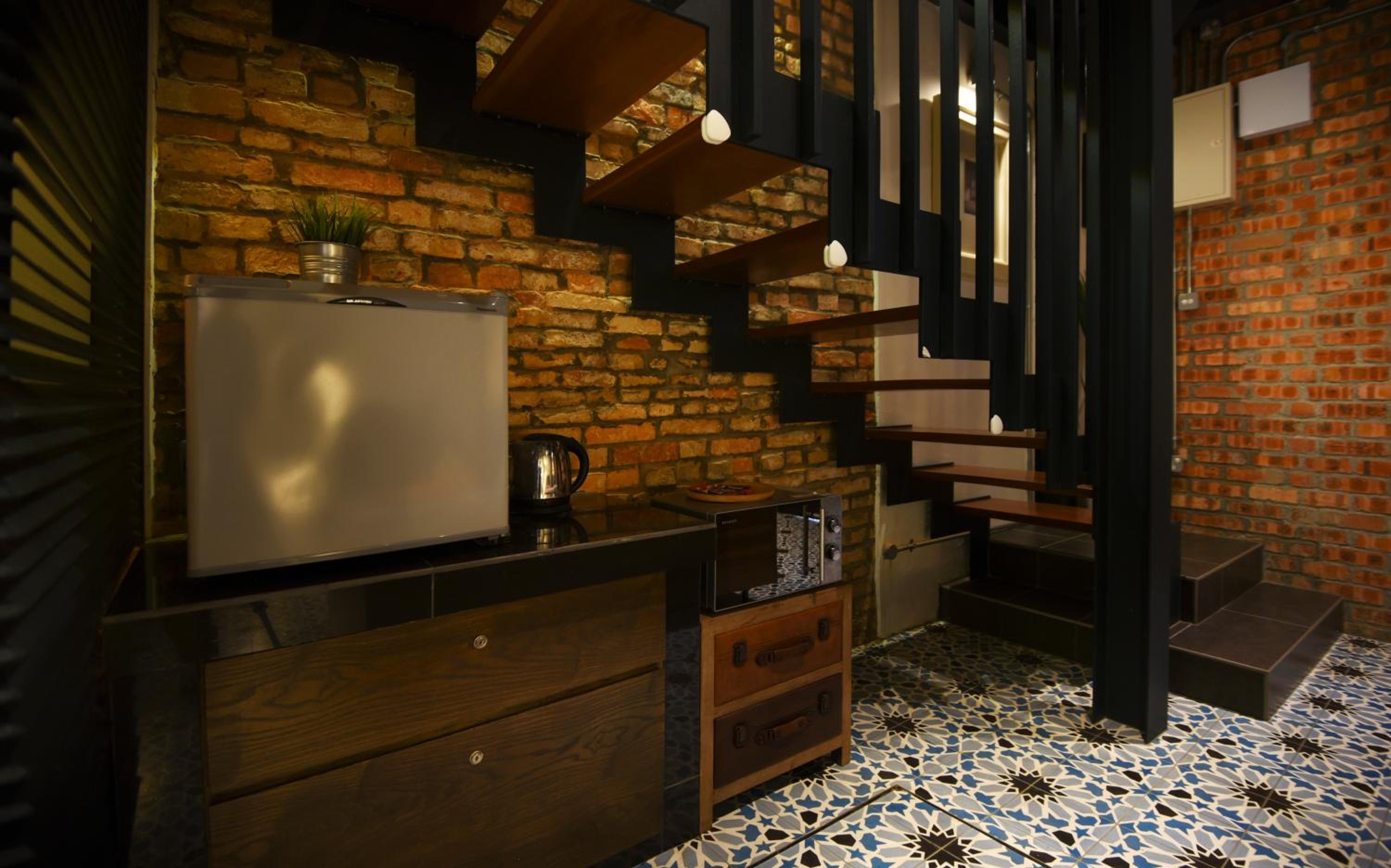 3 Jambatan Steps to Jonker & Riverside