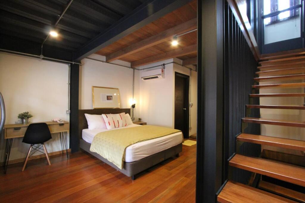 3 Jambatan Steps to Jonker & Riverside