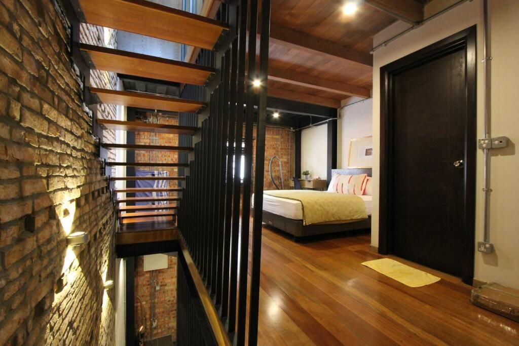 3 Jambatan Steps to Jonker & Riverside