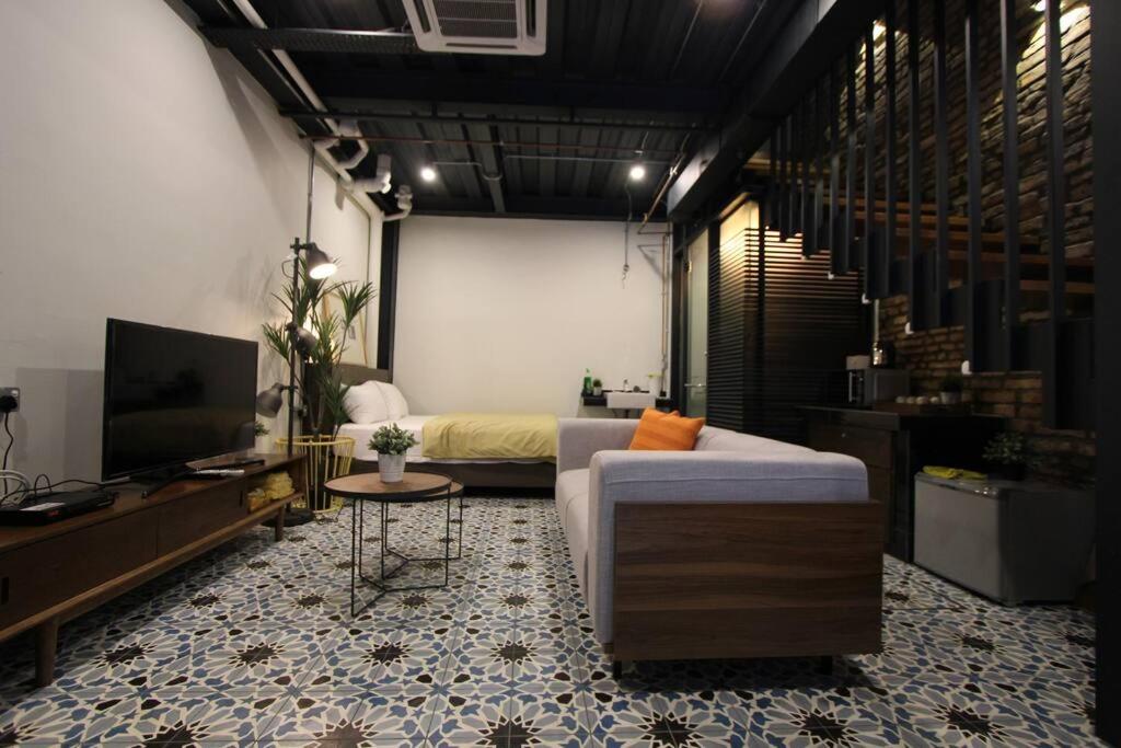 3 Jambatan Steps to Jonker & Riverside