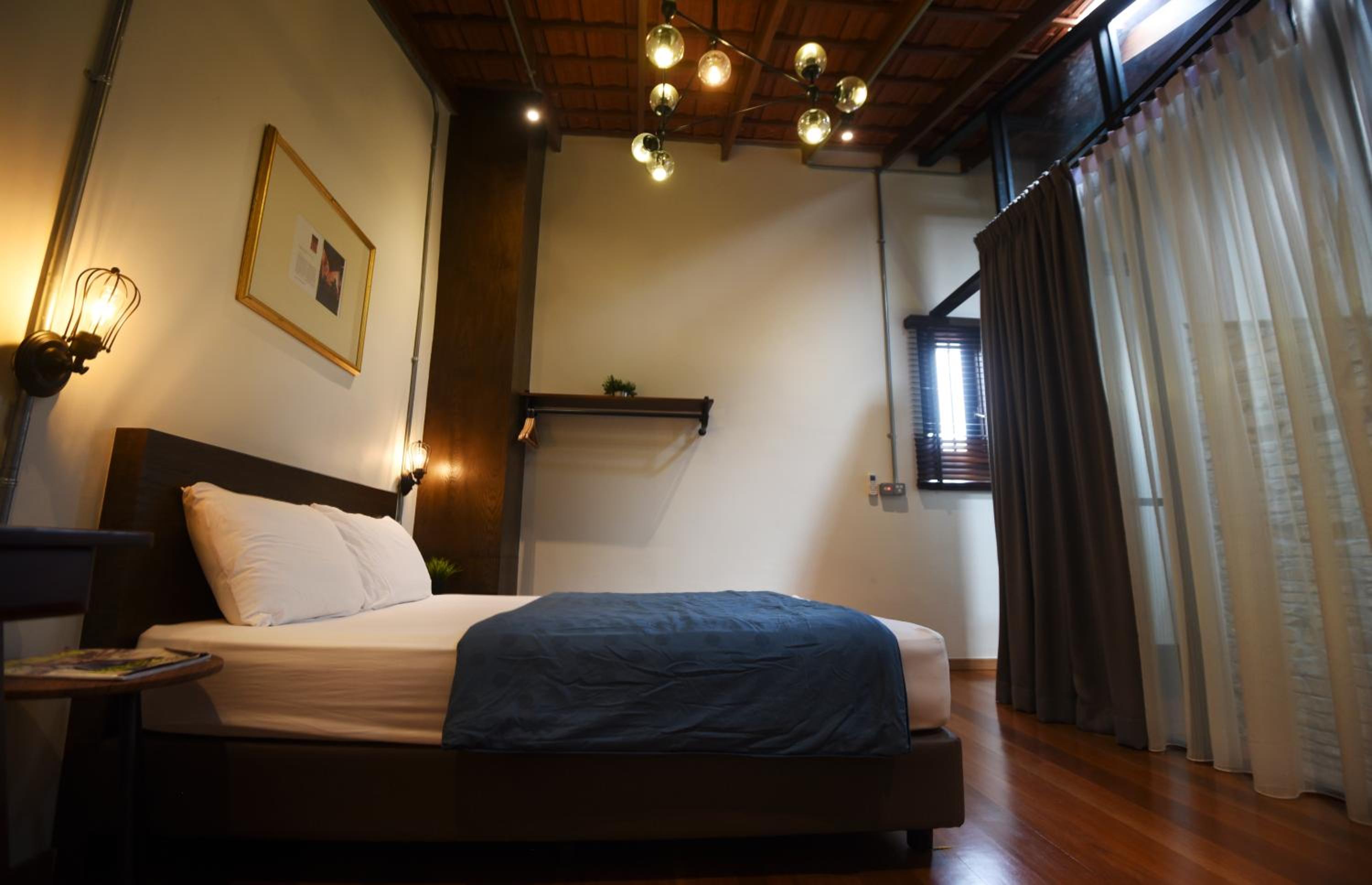 3 Jambatan Steps to Jonker & Riverside