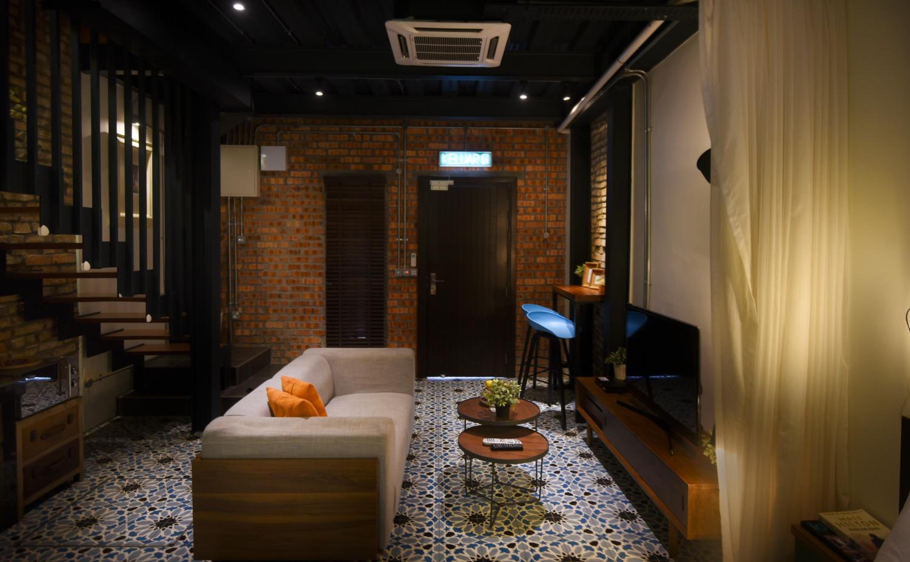3 Jambatan Steps to Jonker & Riverside