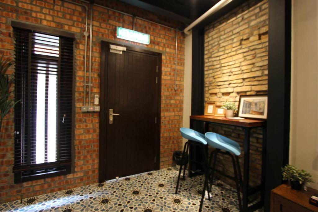 3 Jambatan Steps to Jonker & Riverside