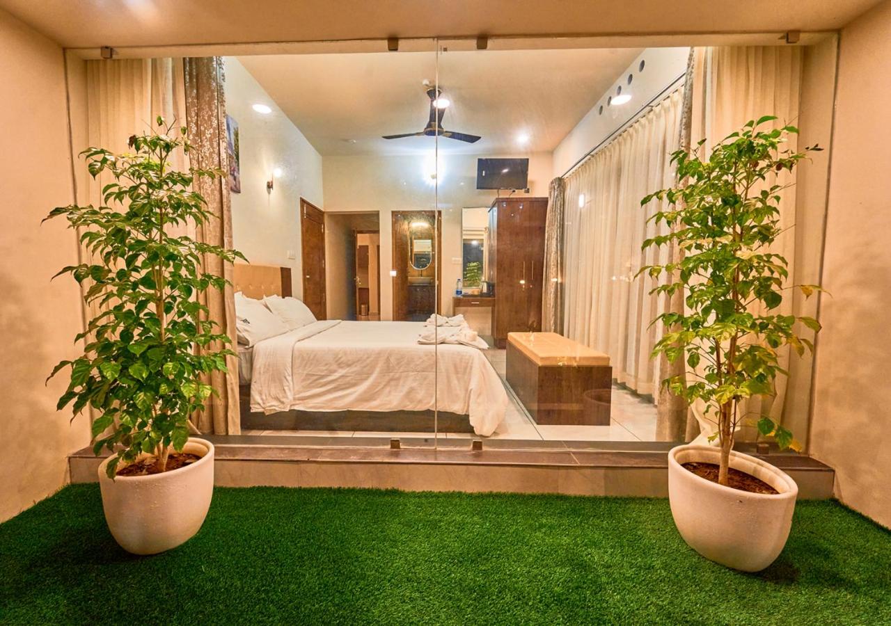 Glen Castle Vagamon Pool Resort by VOYE HOMES