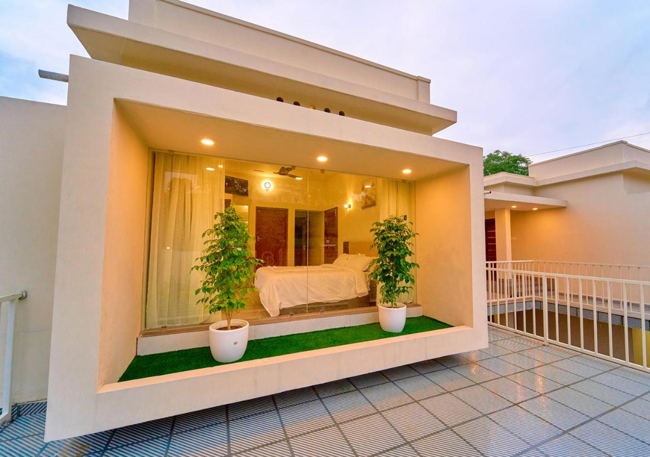 Glen Castle Vagamon Pool Resort by VOYE HOMES