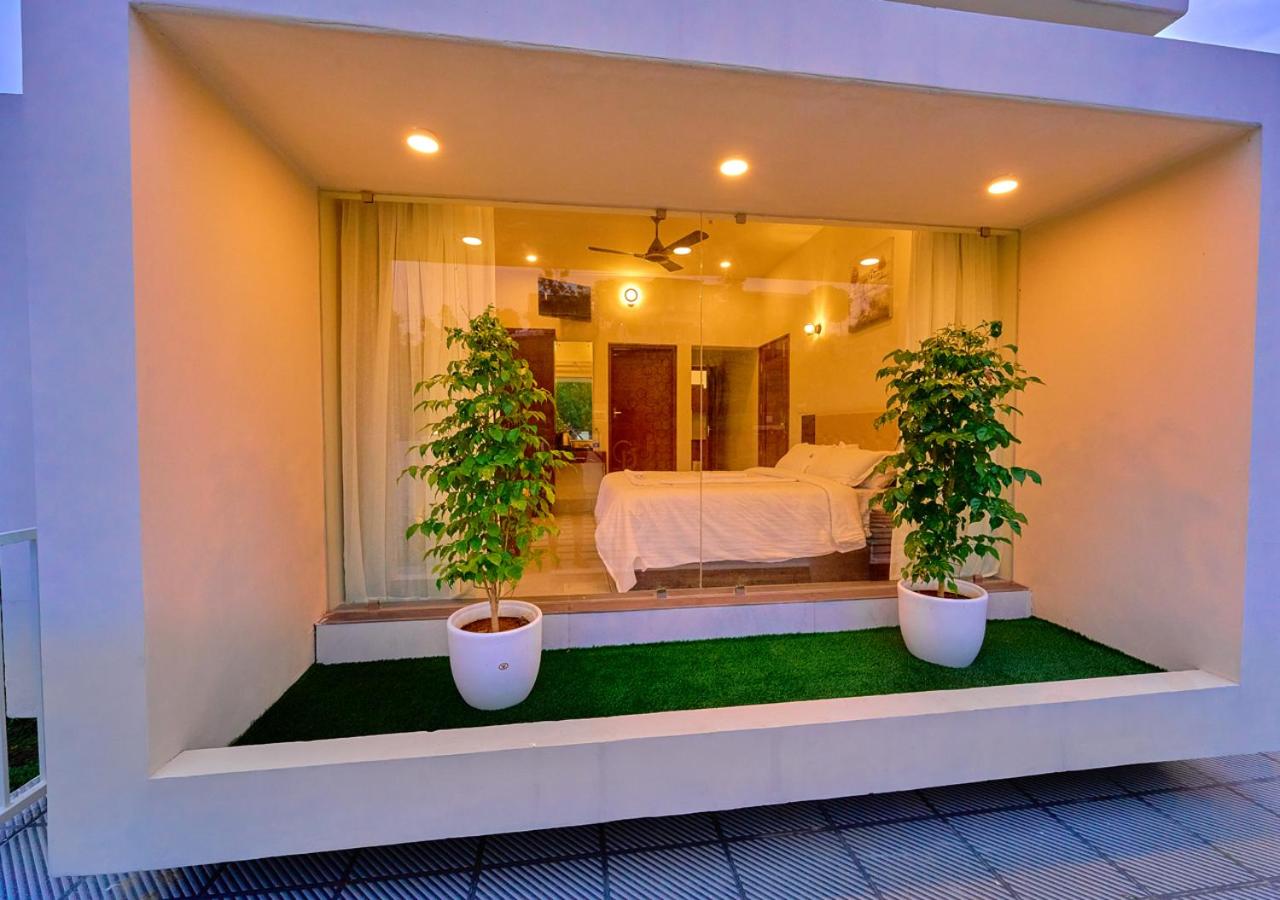 Glen Castle Vagamon Pool Resort by VOYE HOMES