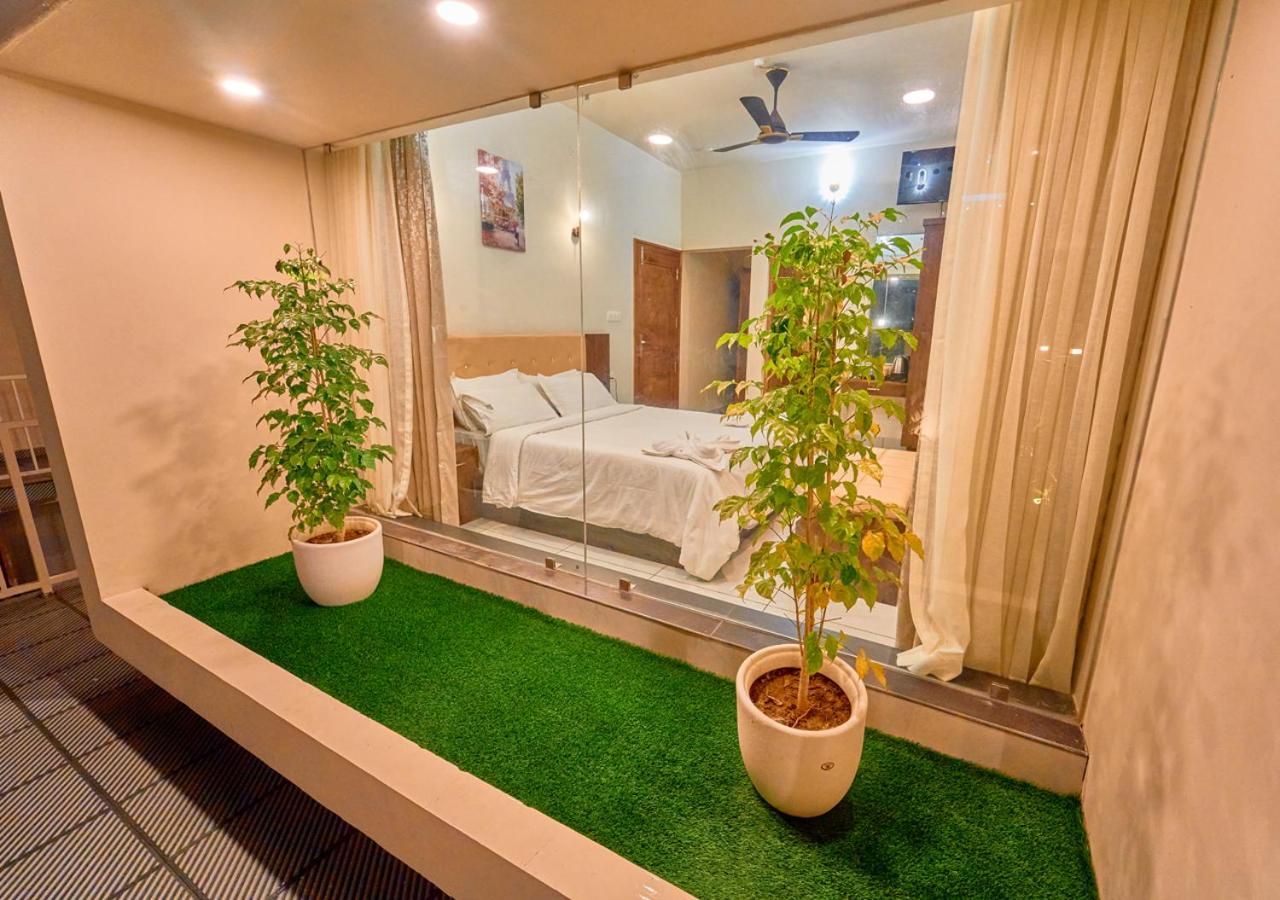 Glen Castle Vagamon Pool Resort by VOYE HOMES