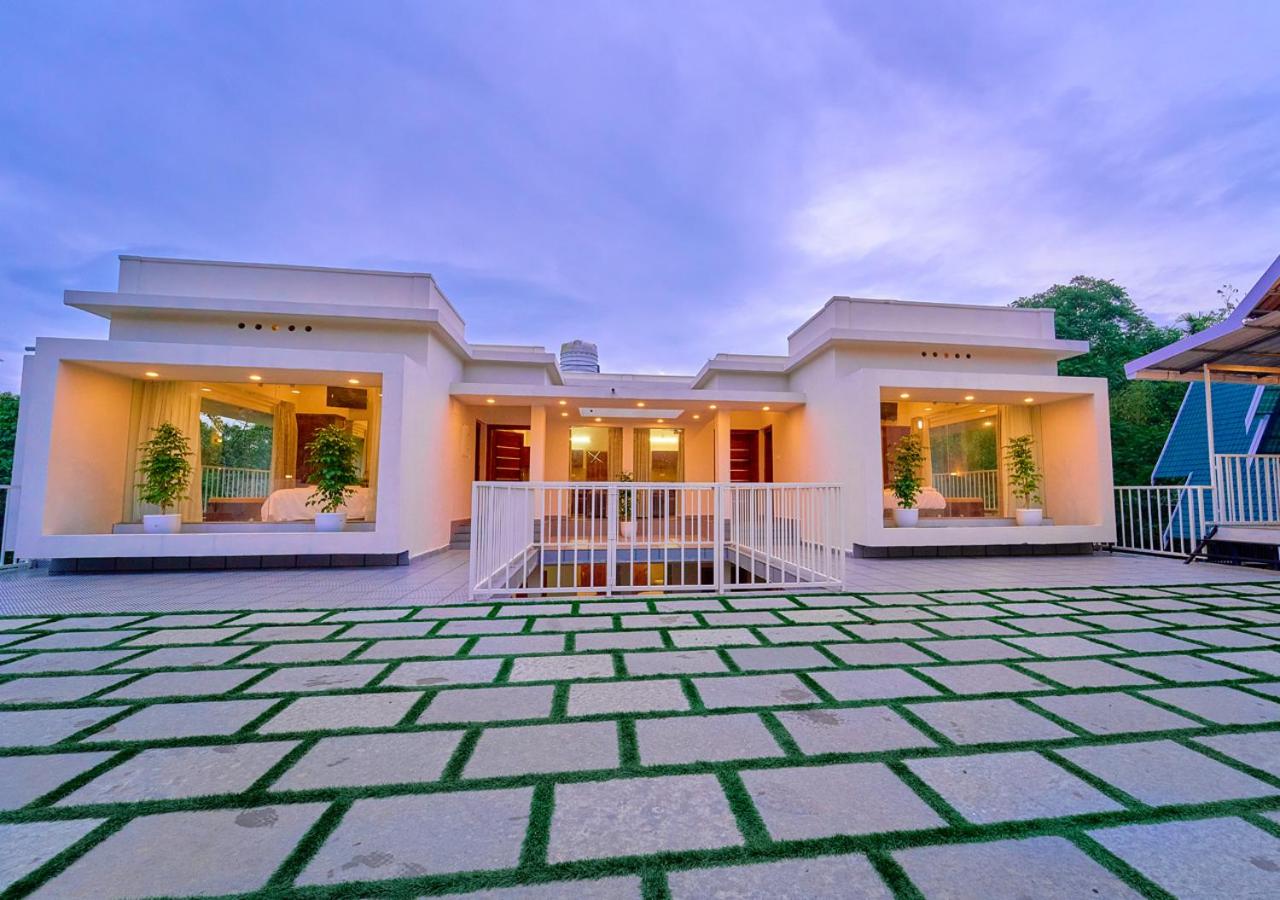 Glen Castle Vagamon Pool Resort by VOYE HOMES