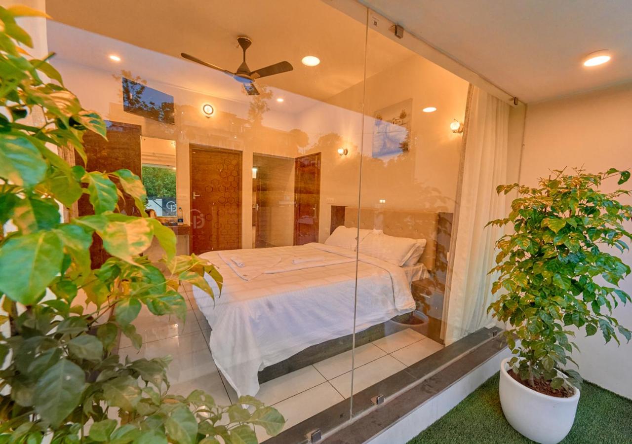 Glen Castle Vagamon Pool Resort by VOYE HOMES