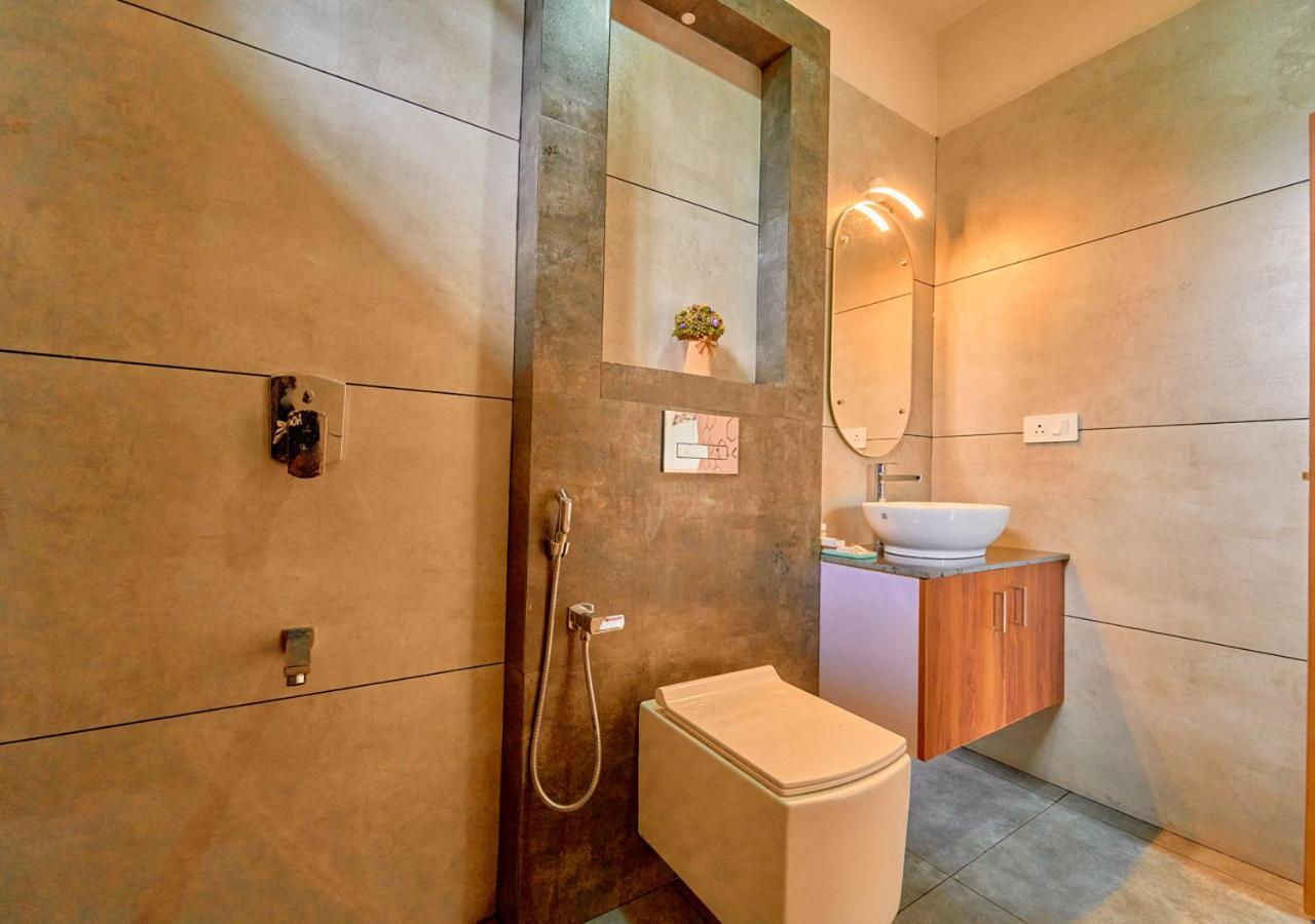 Glen Castle Vagamon Pool Resort by VOYE HOMES
