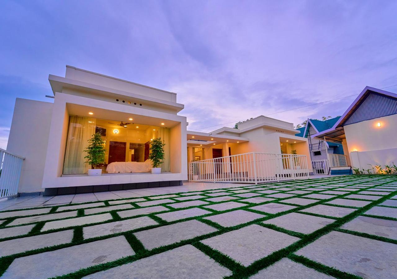 Glen Castle Vagamon Pool Resort by VOYE HOMES