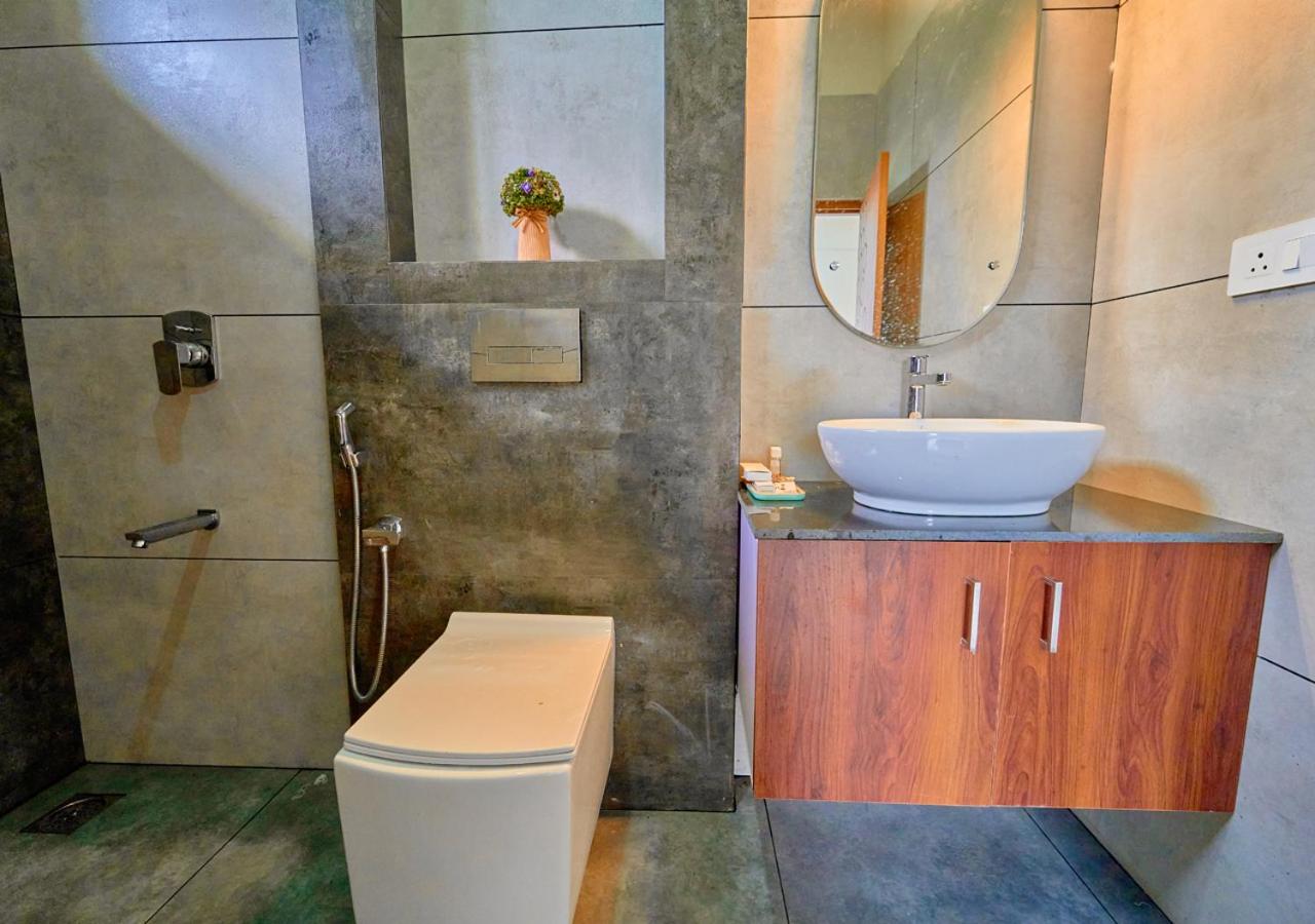 Glen Castle Vagamon Pool Resort by VOYE HOMES