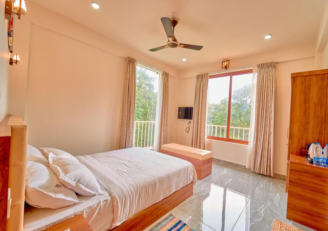 Glen Castle Vagamon Pool Resort by VOYE HOMES