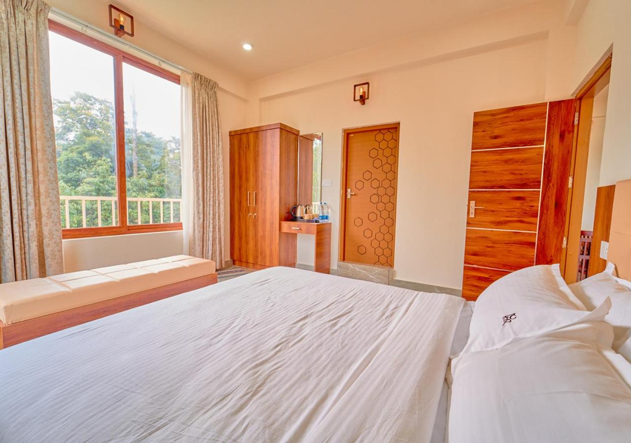 Glen Castle Vagamon Pool Resort by VOYE HOMES