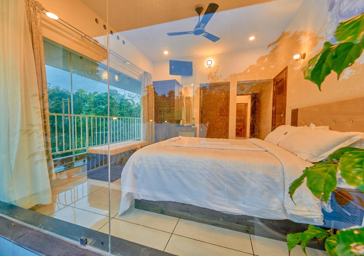 Glen Castle Vagamon Pool Resort by VOYE HOMES