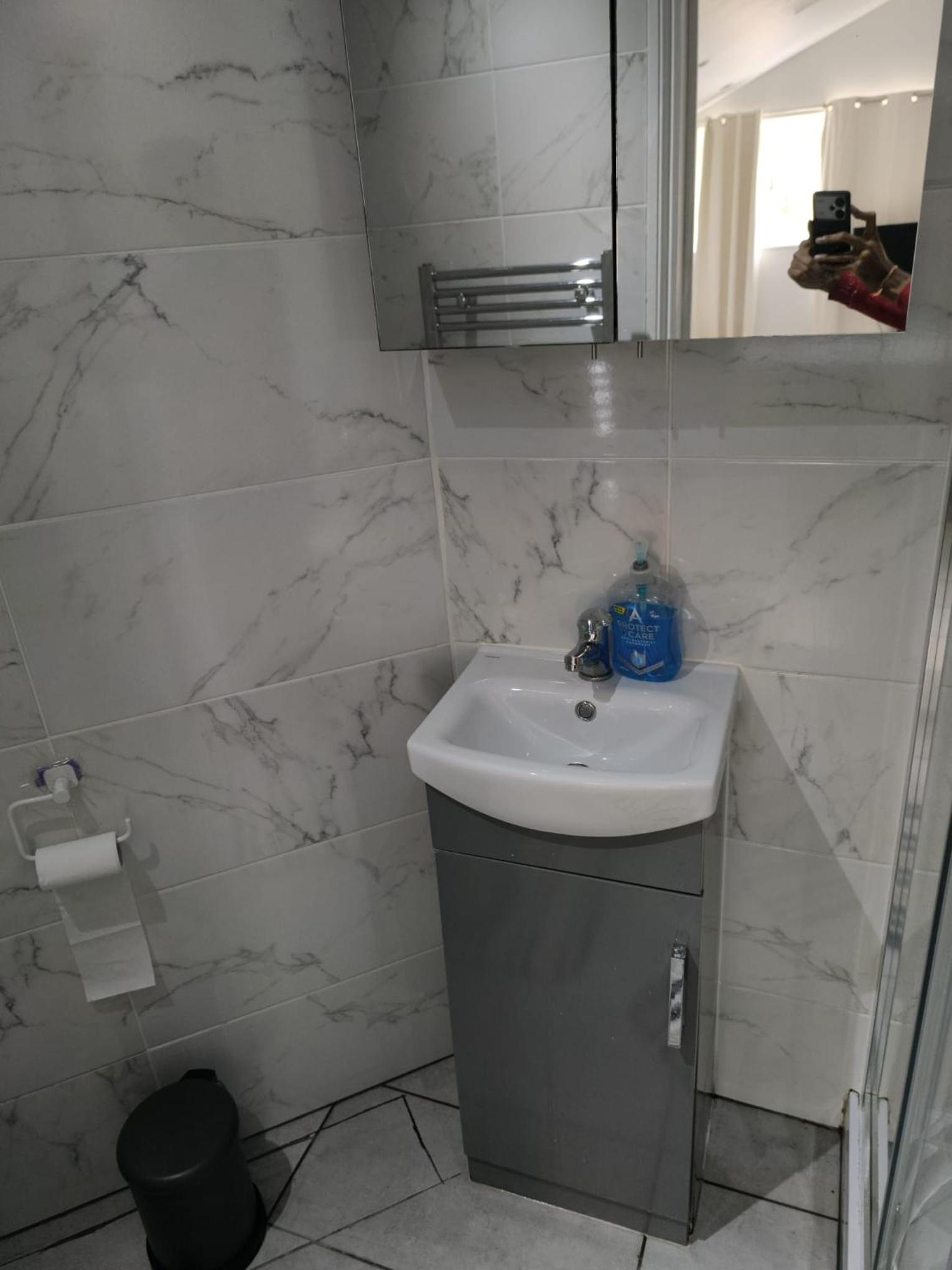 Walsall Vacations - Guest House Bungalow - Property Image 4