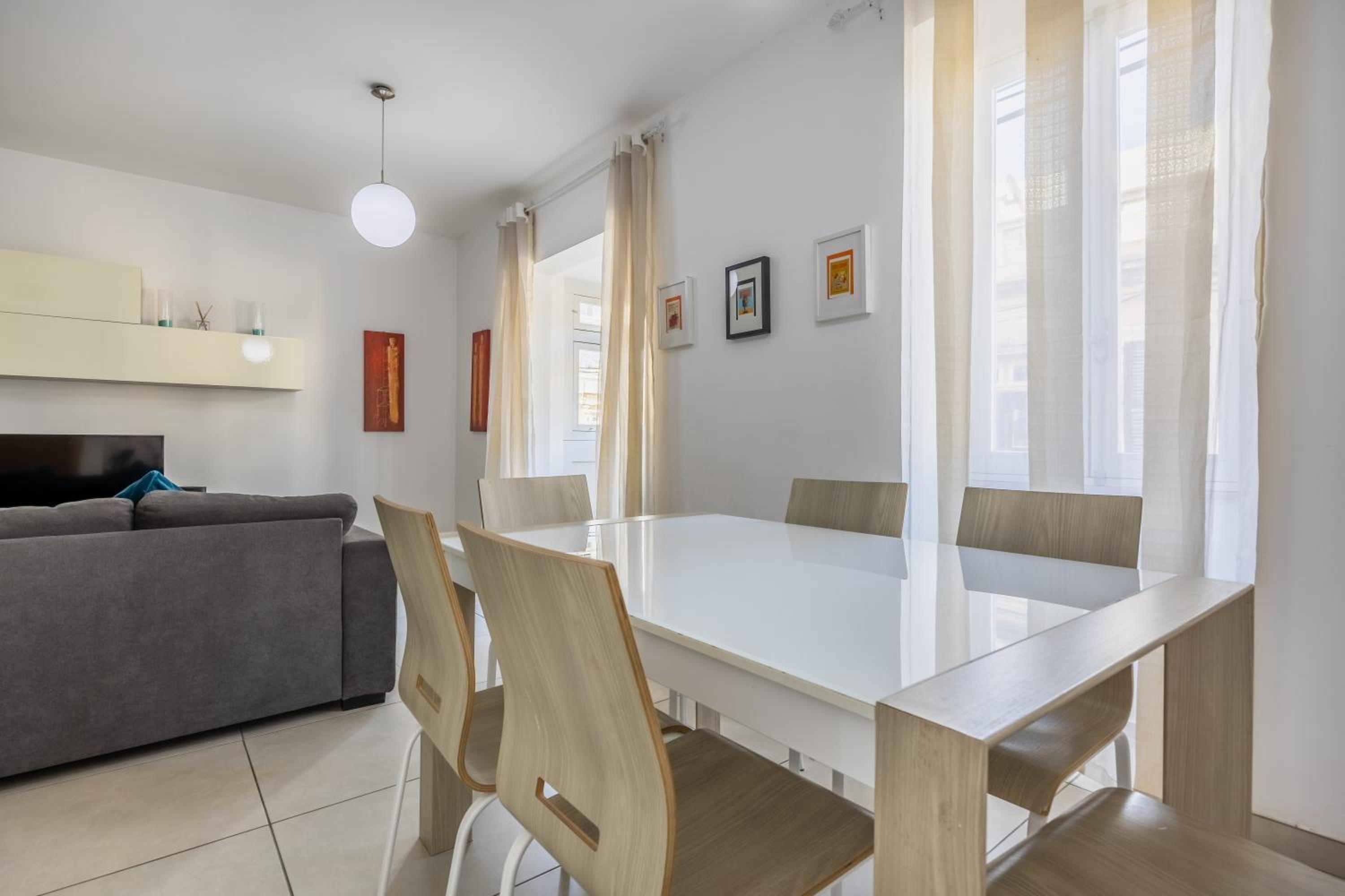 Superb 3BR apt close to seafront view 5