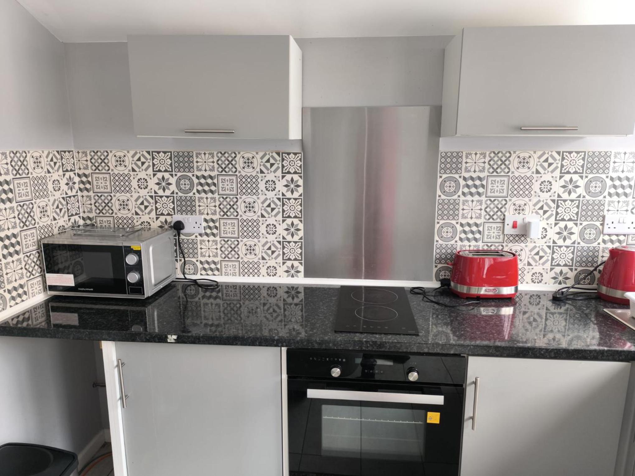 Walsall Vacations - Guest House Bungalow - Property Image 10