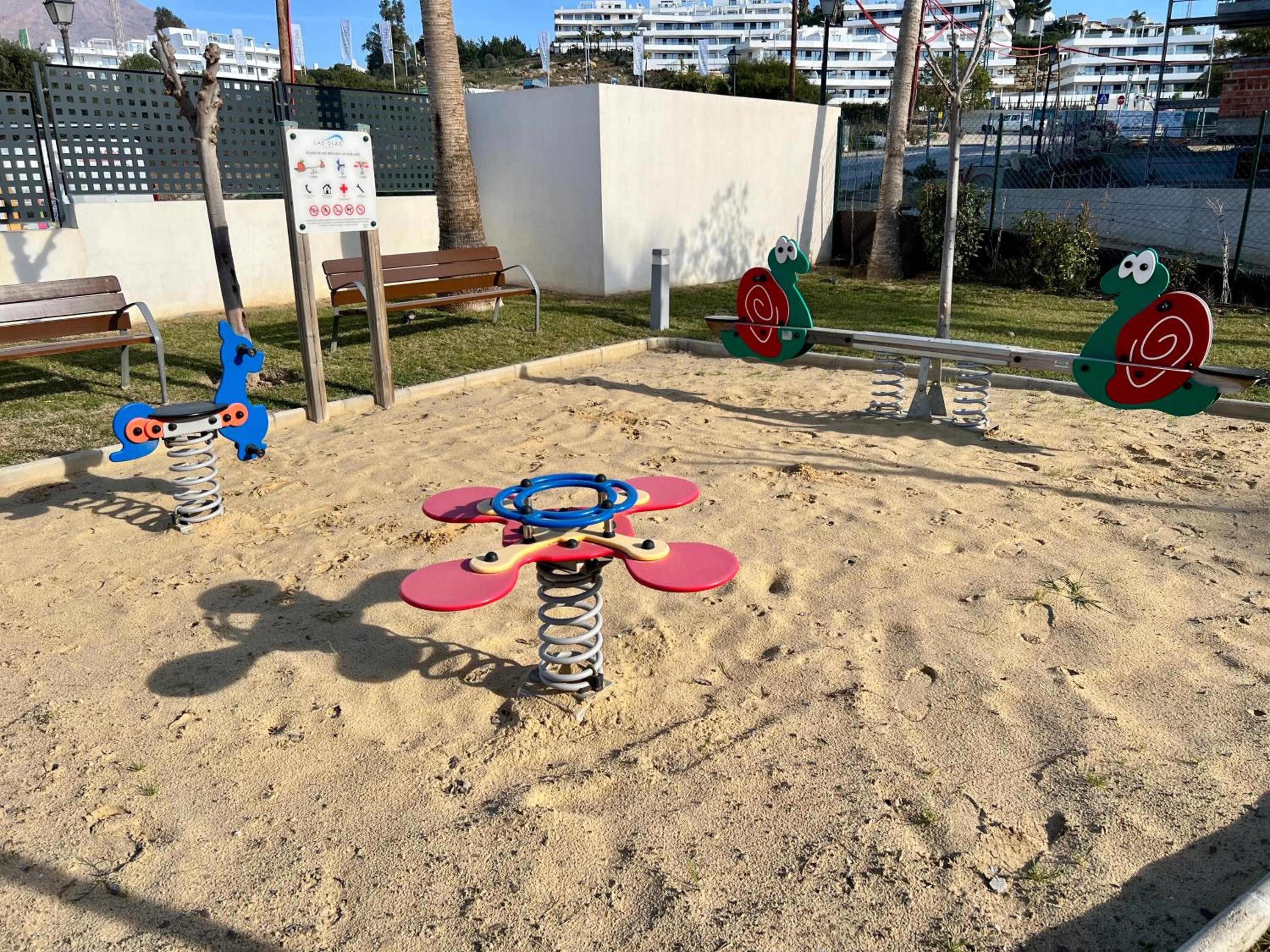 Penthouse moderne vue mer idéal pour séjour en famille Las Olas Estepona