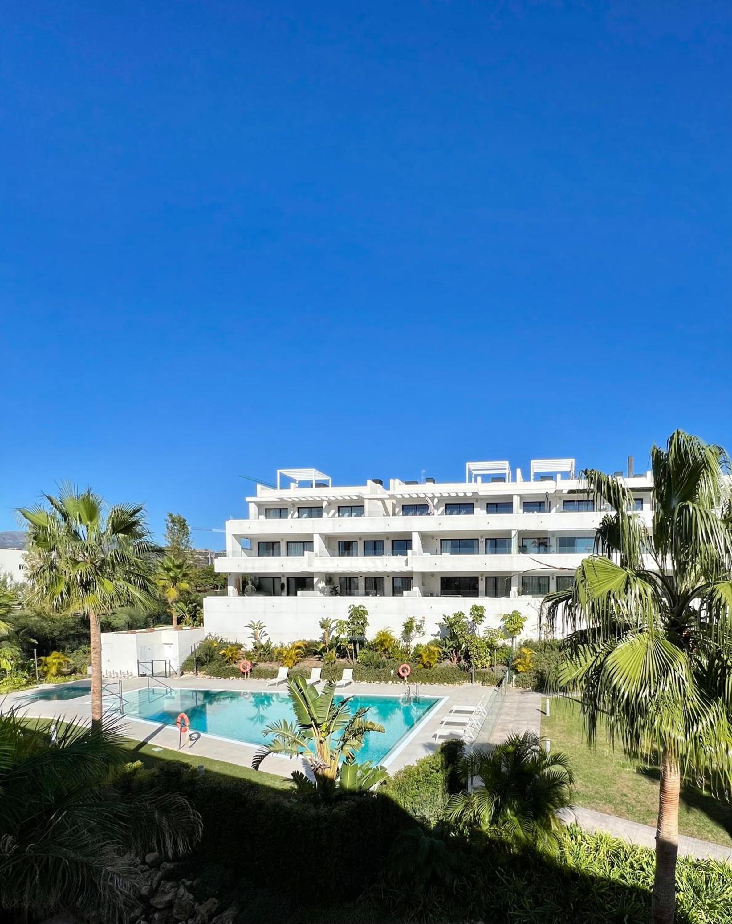 Penthouse moderne vue mer idéal pour séjour en famille Las Olas Estepona