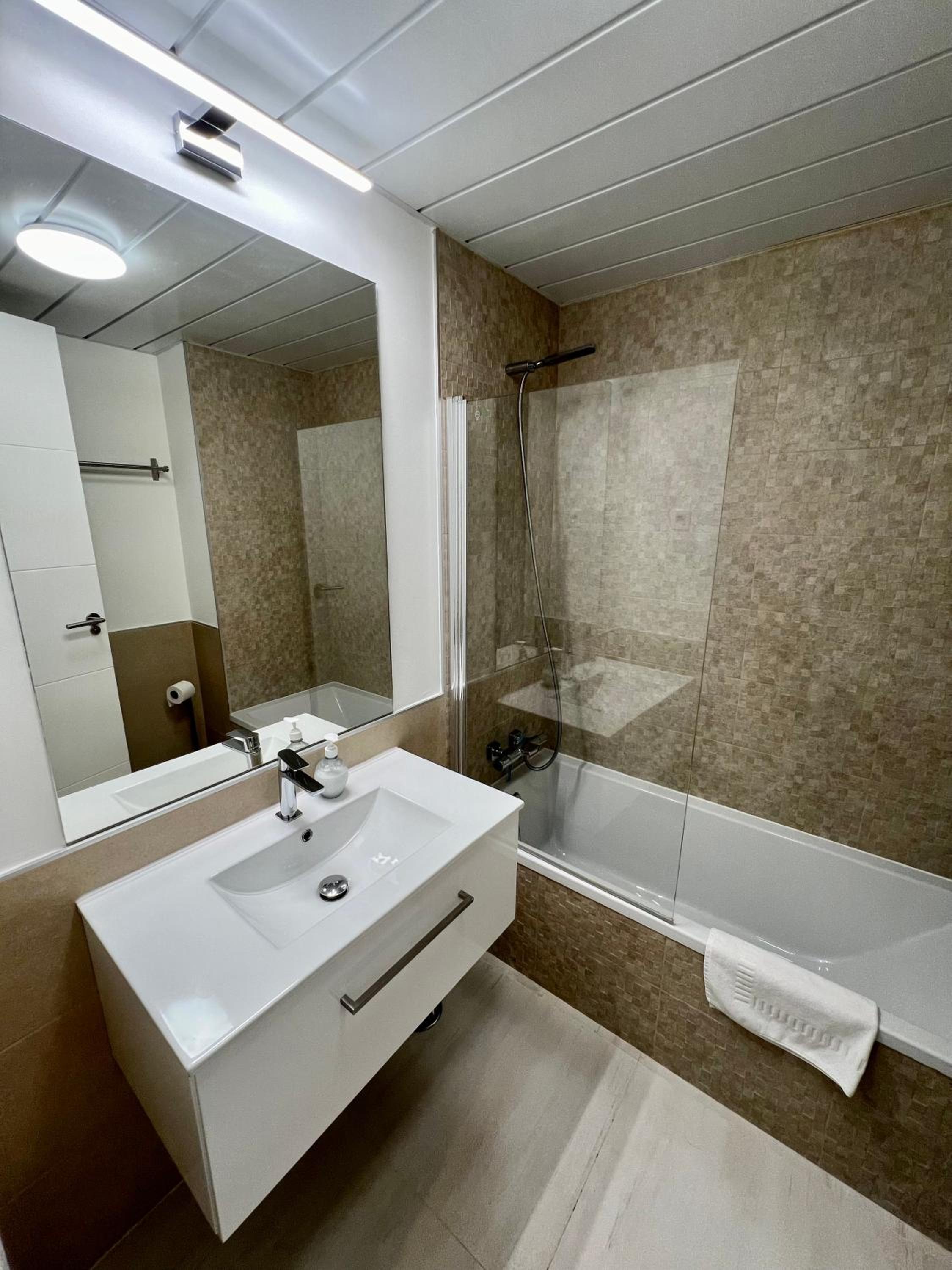 Penthouse moderne vue mer idéal pour séjour en famille Las Olas Estepona